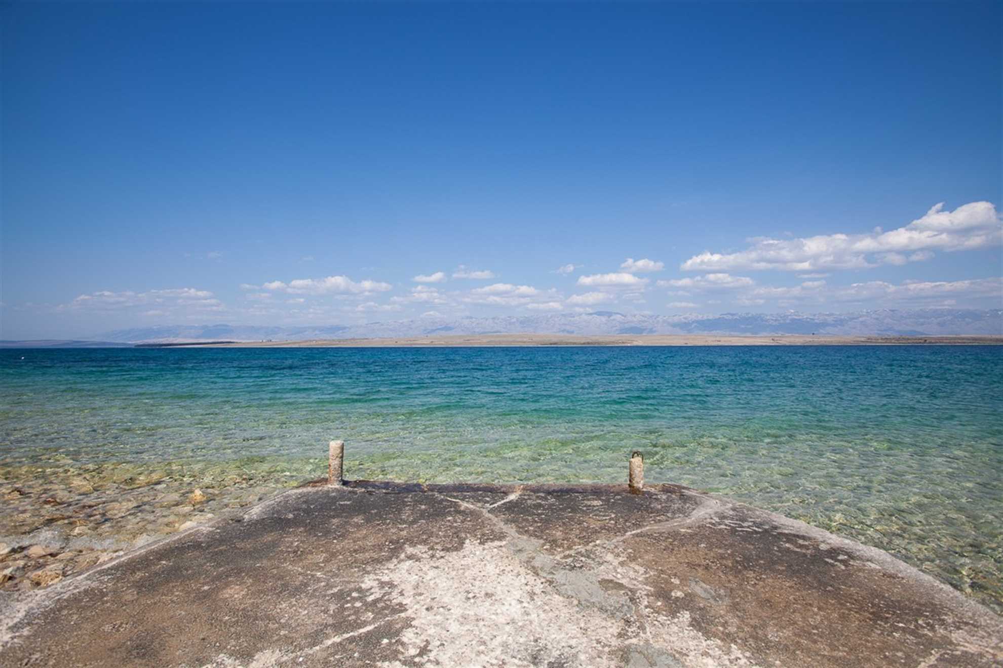 Just 20m from beach | Modern apartment | for 4-6 per.