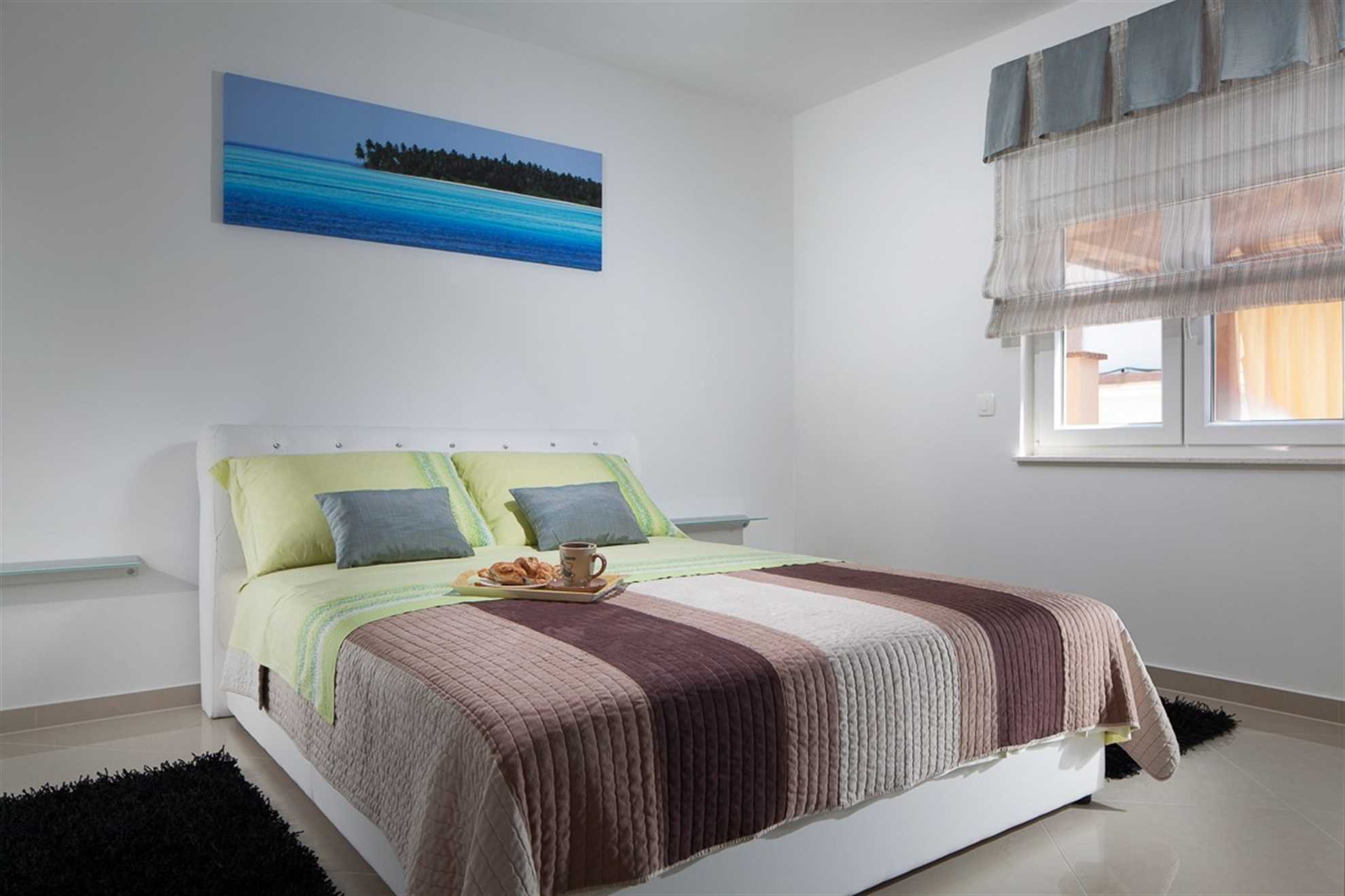 Just 20m from beach | Modern apartment | for 4-6 per.