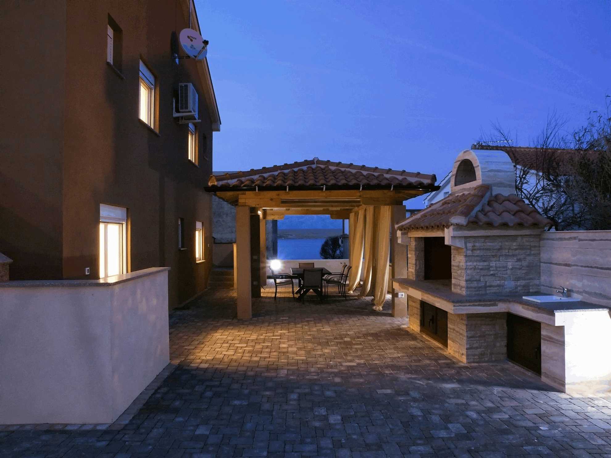 Luxury apartment | 20 m from beach | for 2-4 per.