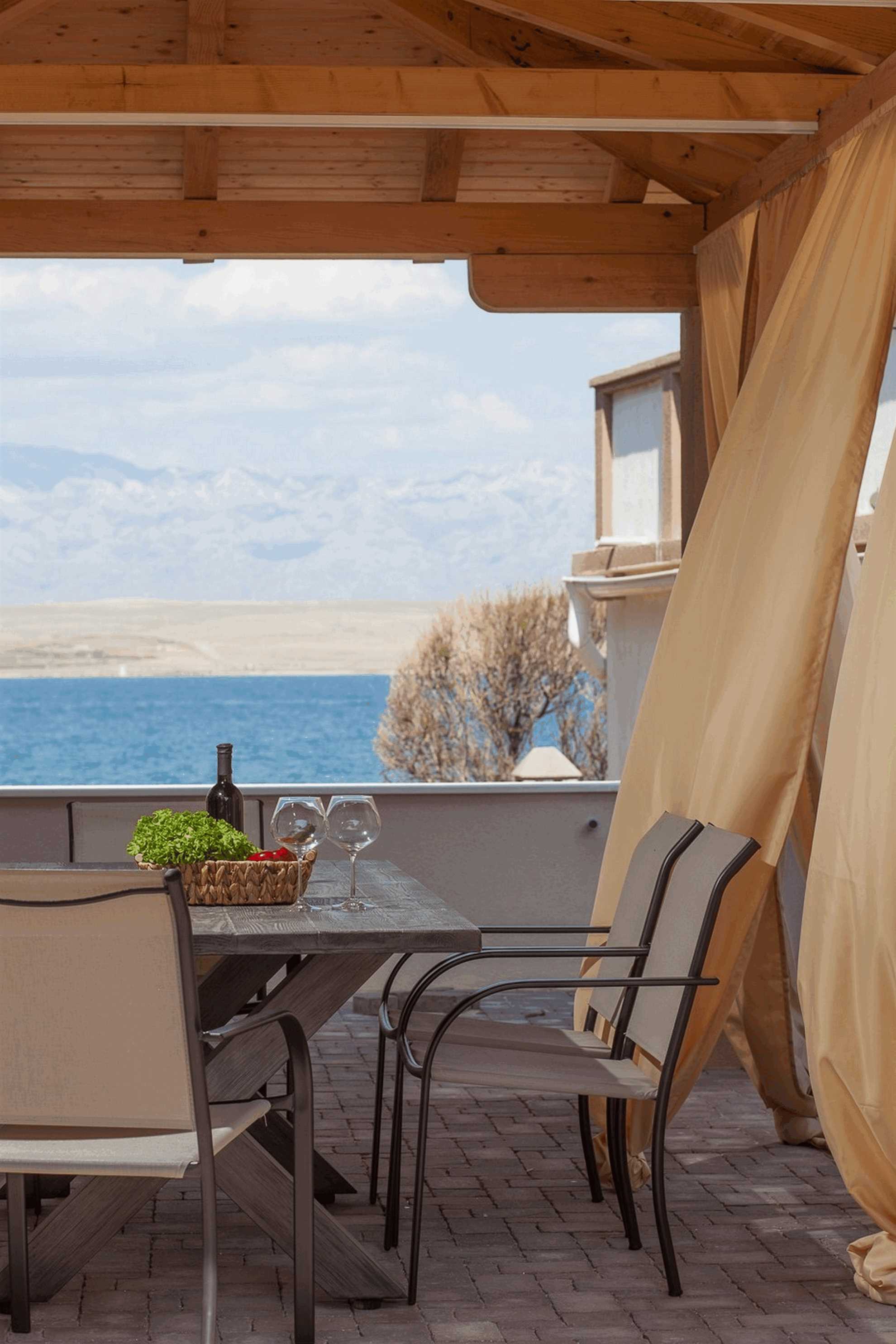 Luxury apartment | 20 m from beach | for 2-4 per.