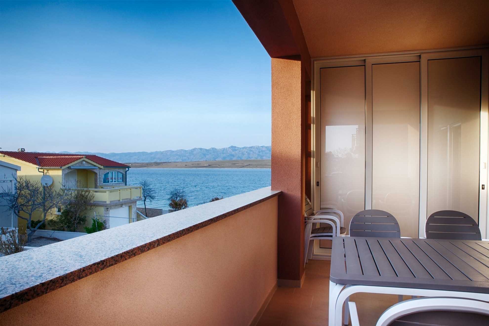 Luxury apartment | 20 m from beach | for 2-4 per.