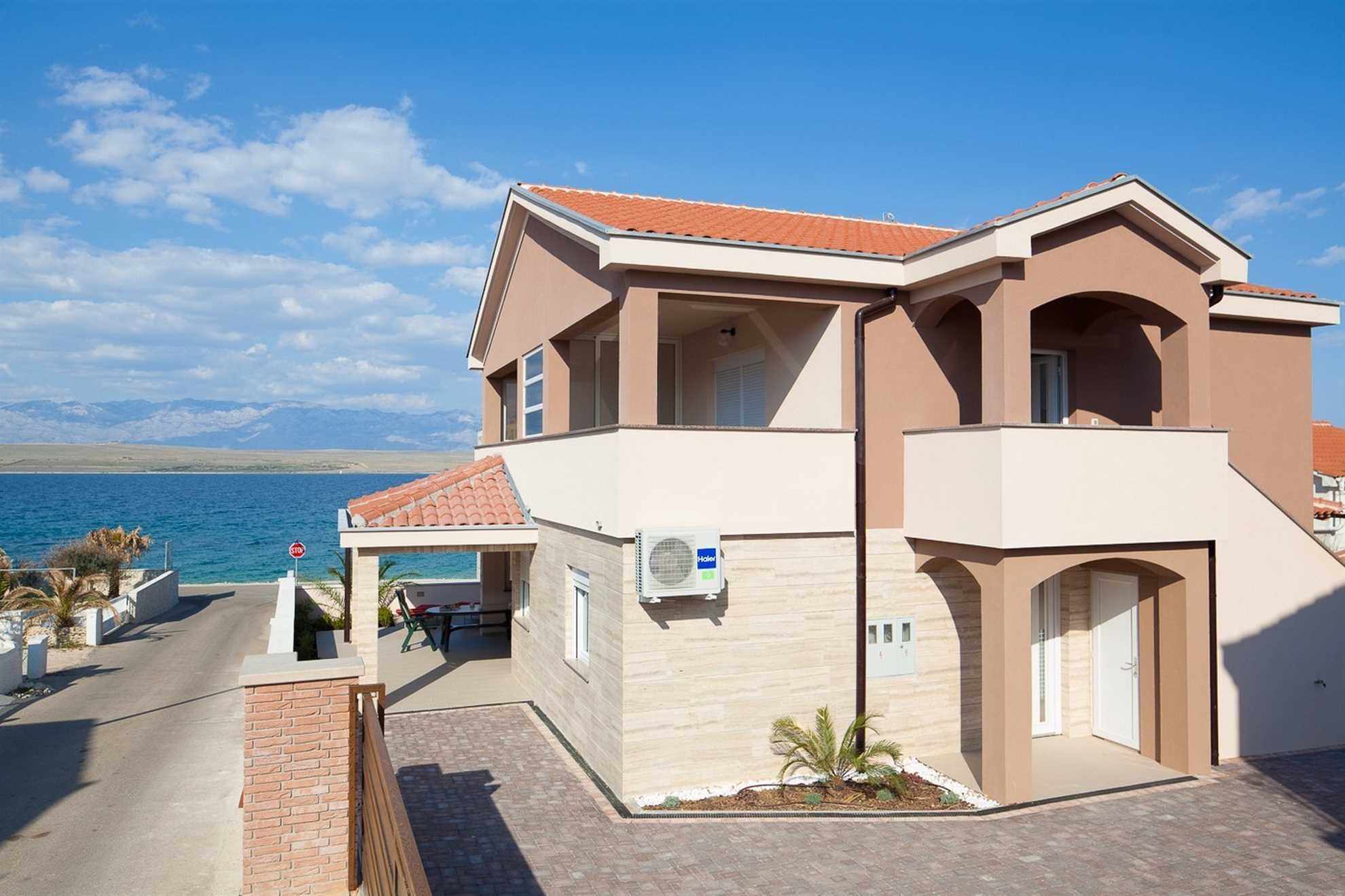 Luxury apartment | 20 m from beach | for 2-4 per.