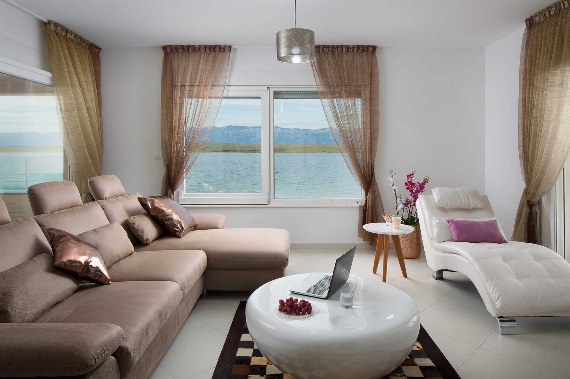 Just 10 meters to the sea | Holiday apartment for 4-6 persons