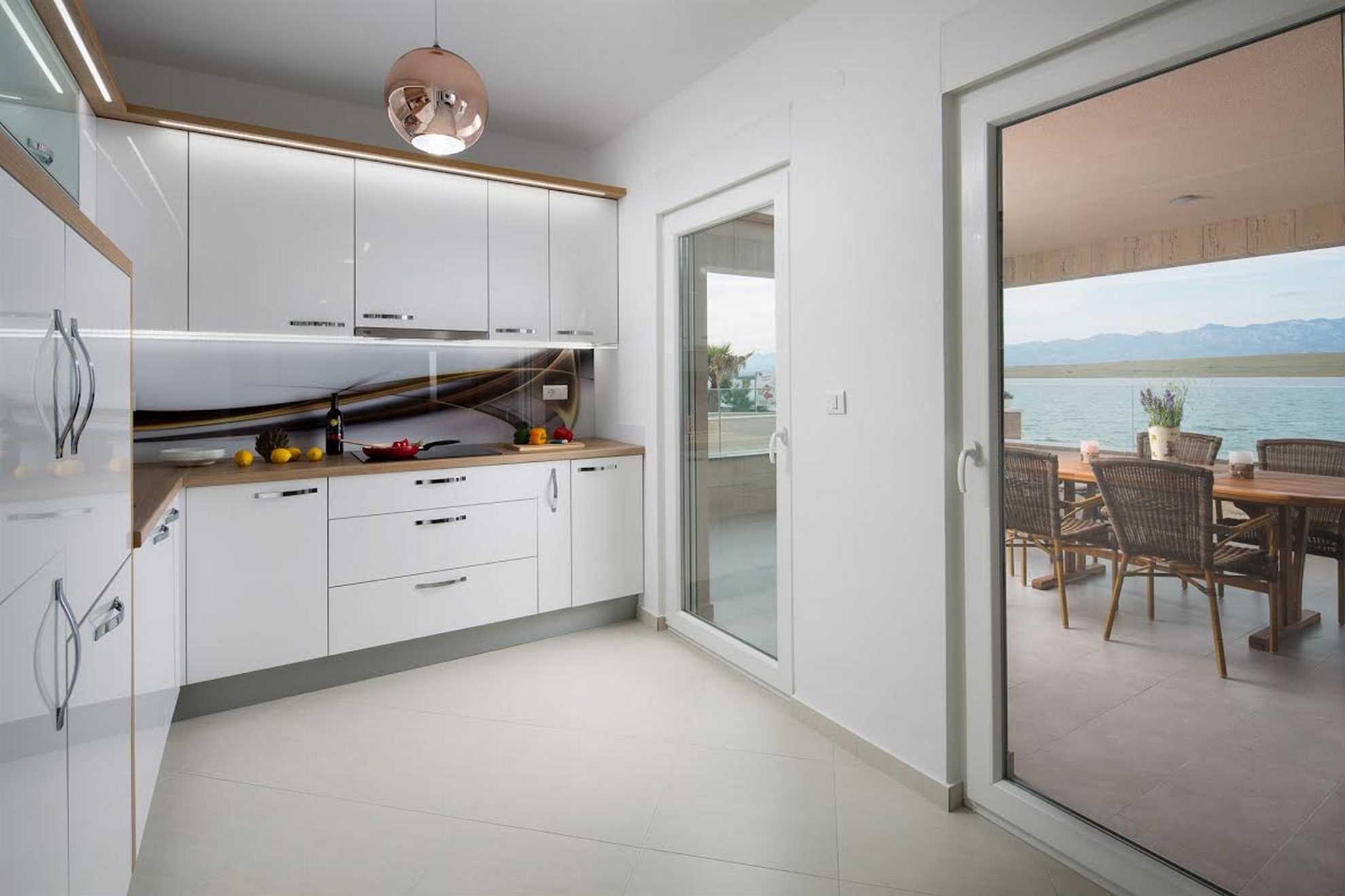 Just 10 meters to the sea | Holiday apartment for 4-6 persons