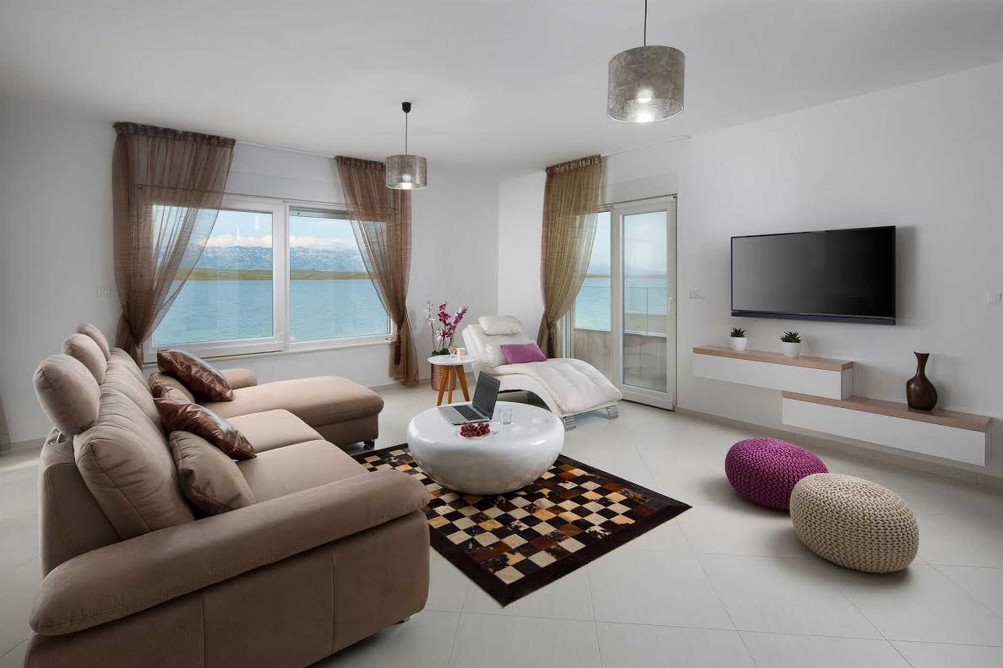 Just 10 meters to the sea | Holiday apartment for 4-6 persons