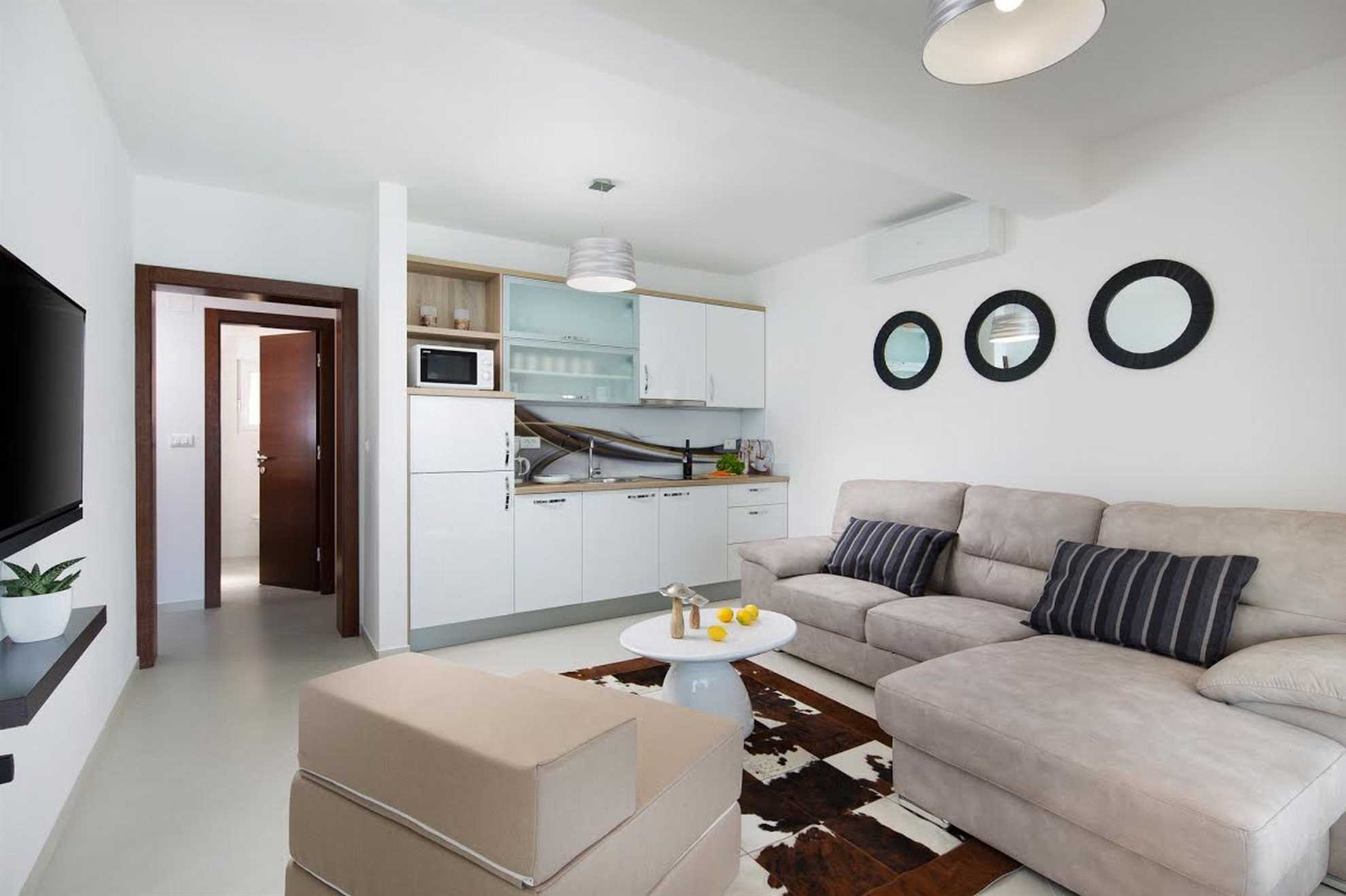 Apartment for 2-4 persons | Air conditioning, satellite TV & Internet | Sea view