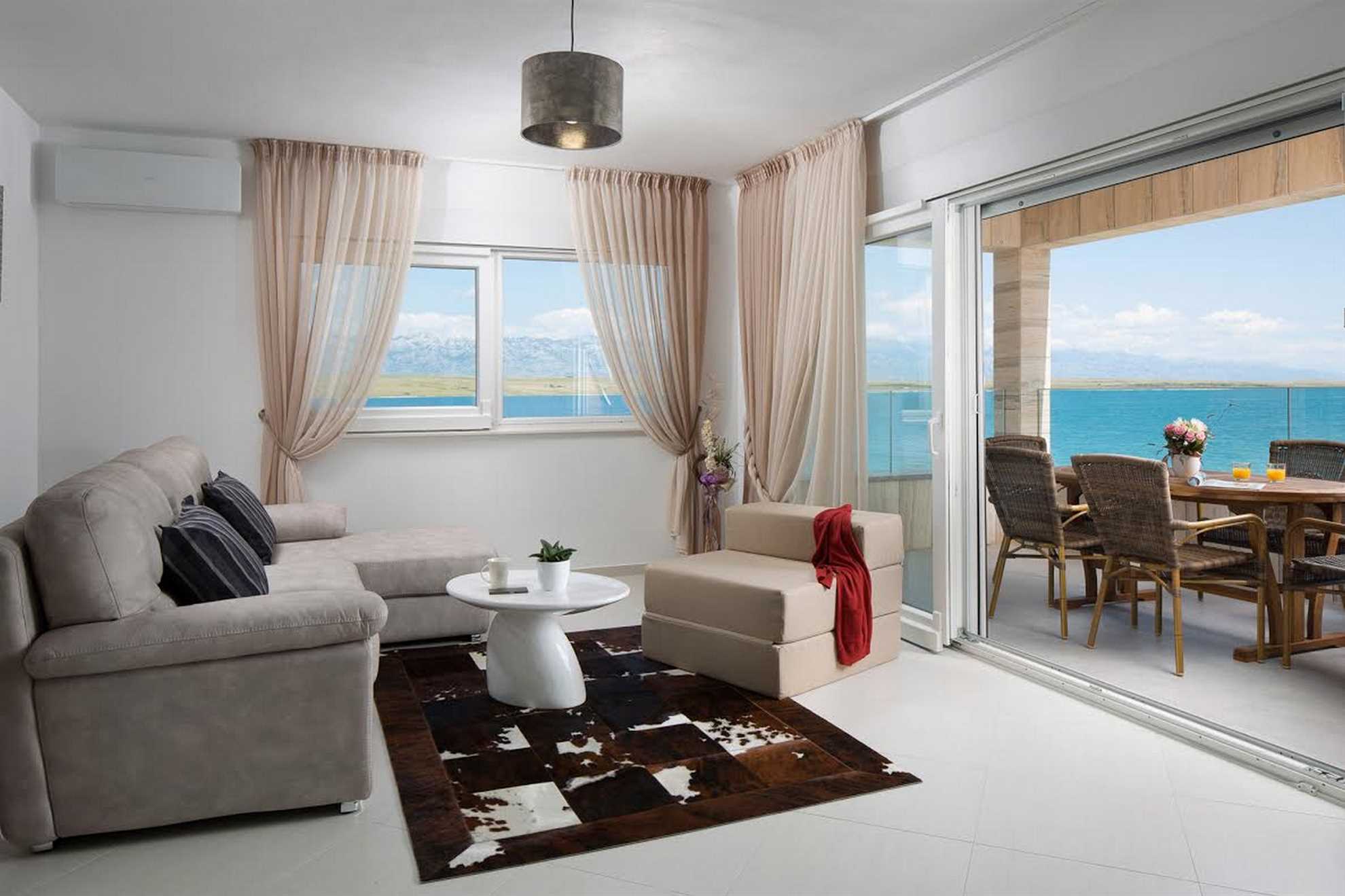 Air-conditioned apartment for 2-4 persons | just 10 meters to the sea