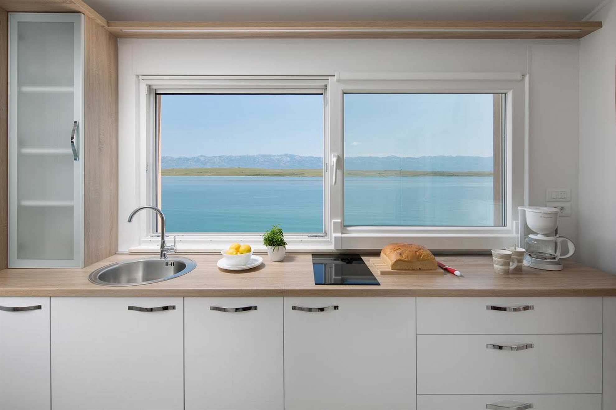 50 m² apartment for 2-4 pers. | Air conditioning, satellite TV, internet | Sea view