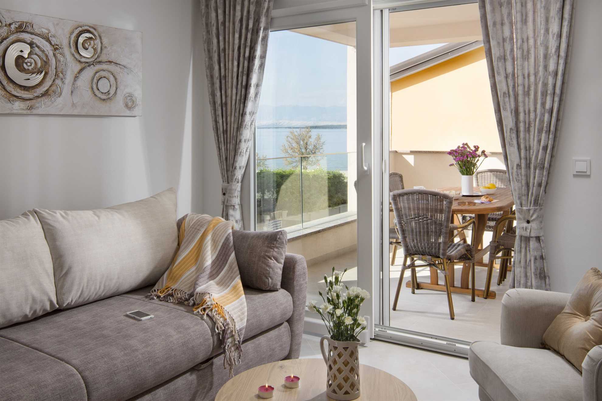 Luxorious apartment with sea view | just 30 m from beach | ideal for 2-4 persons