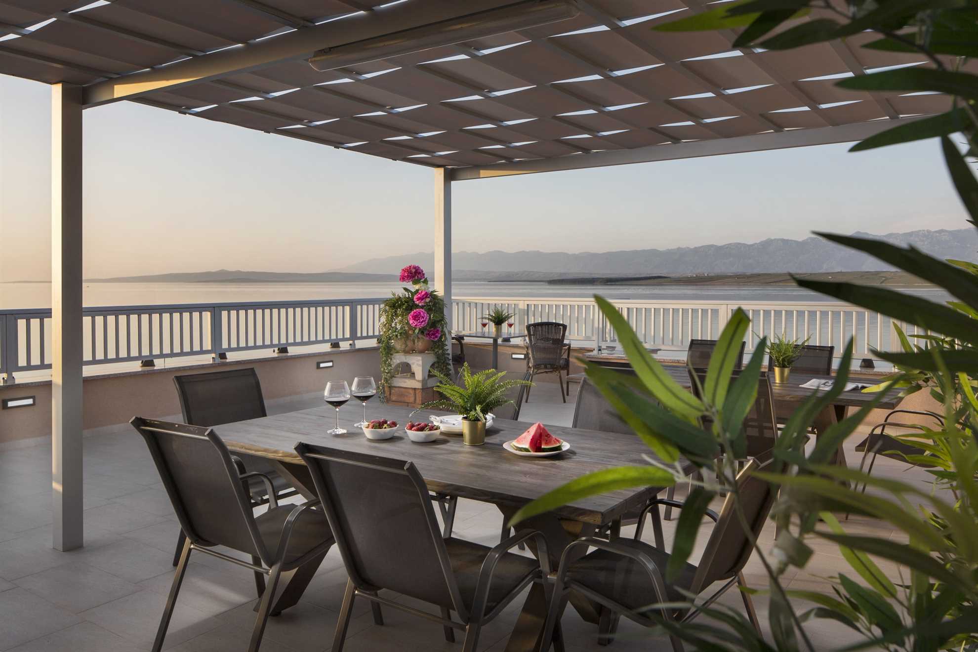 Luxorious apartment with sea view | just 30 m from beach | ideal for 2-4 persons