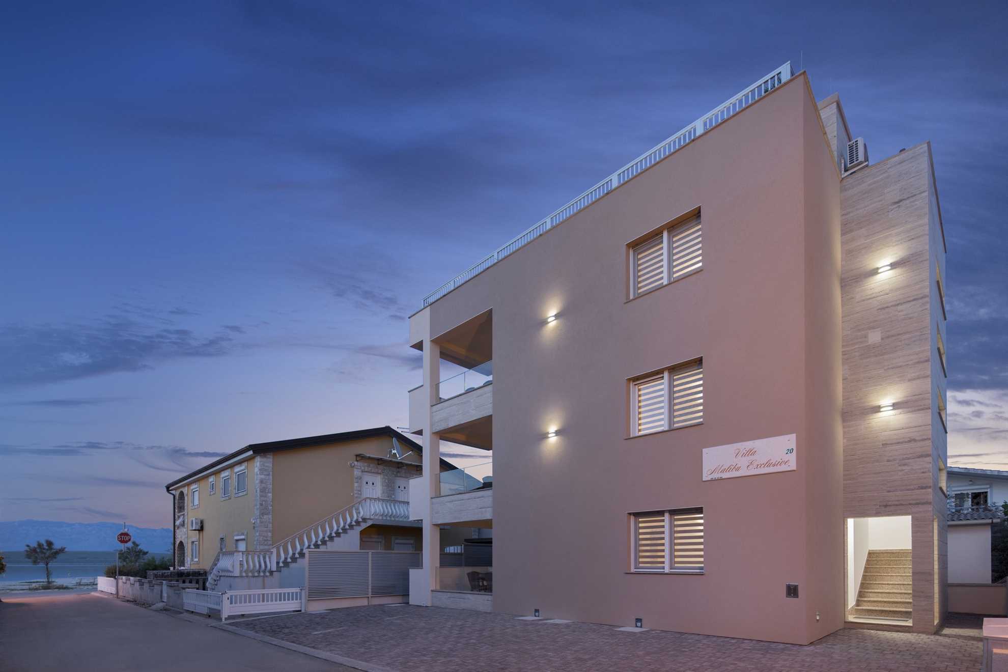 Luxorious apartment with sea view | just 30 m from beach | ideal for 2-4 persons