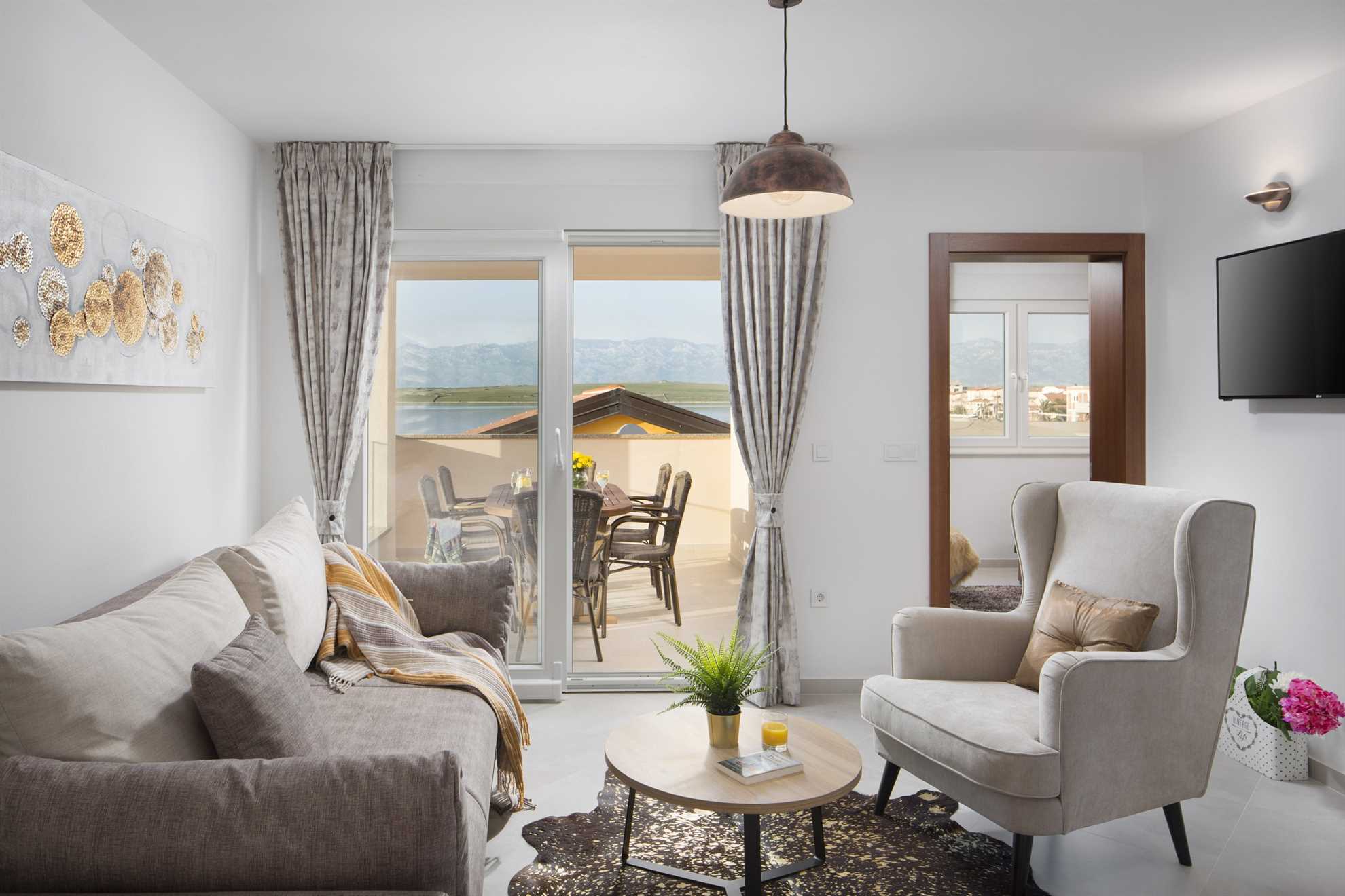 30 m from beach | luxorious apartment for 4 persons | with sea view