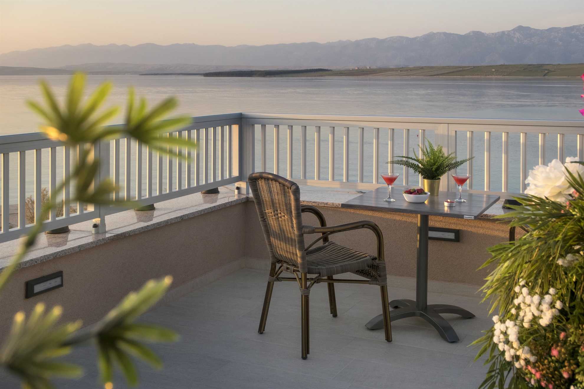 30 m from beach | luxorious apartment for 4 persons | with sea view