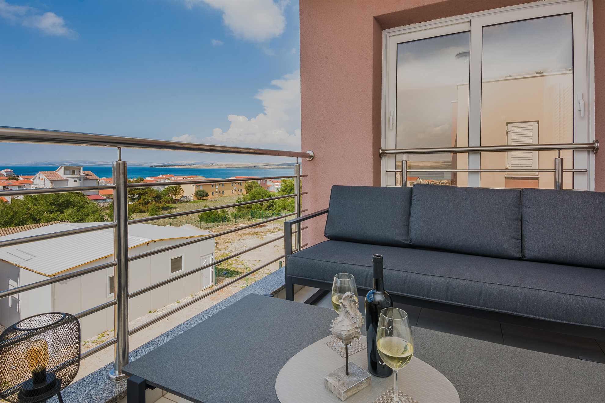 Apartment with two bedrooms | 250 m from the sea | partial sea view