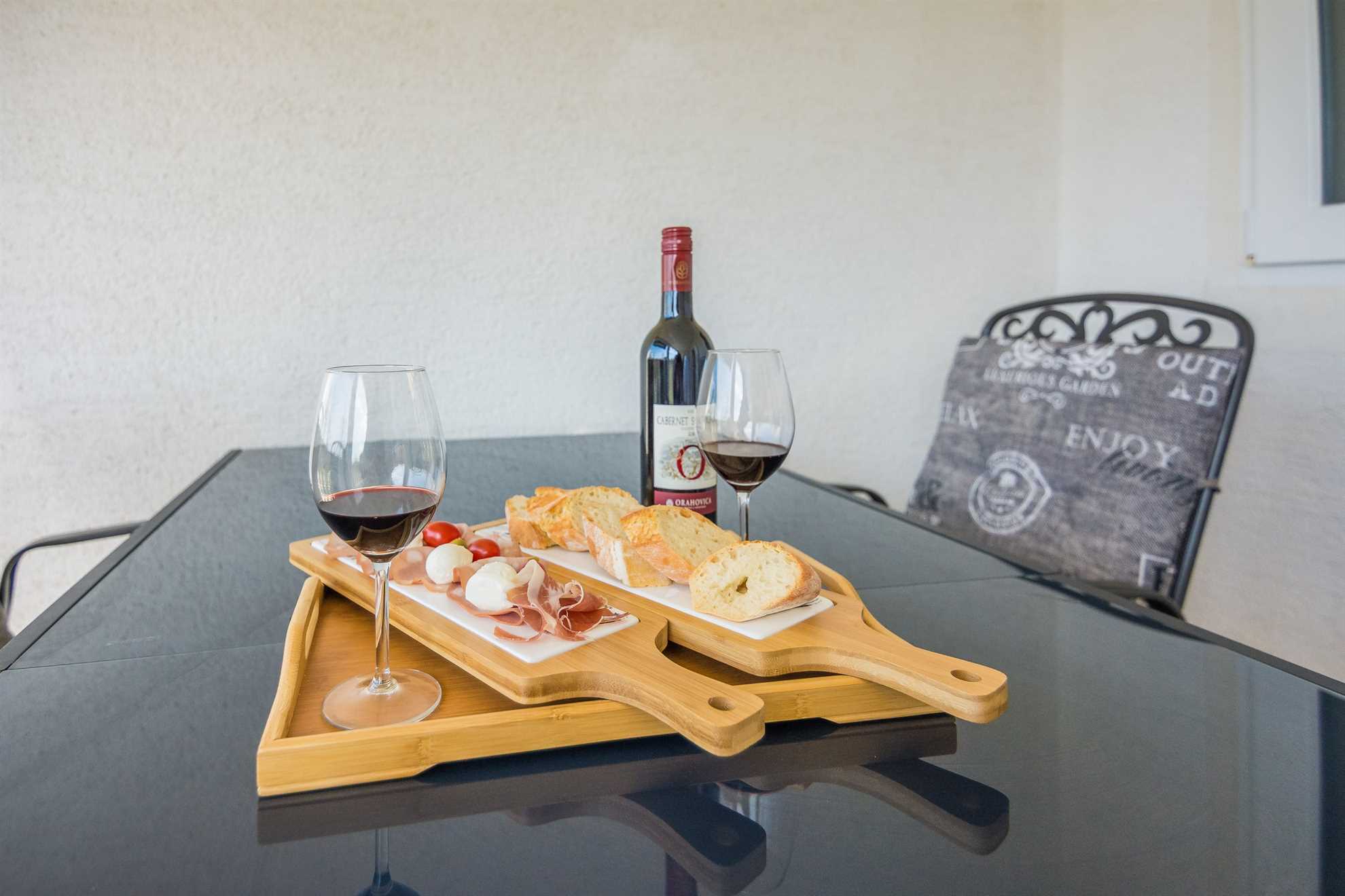 Ideal for 4 persons | Partial sea view