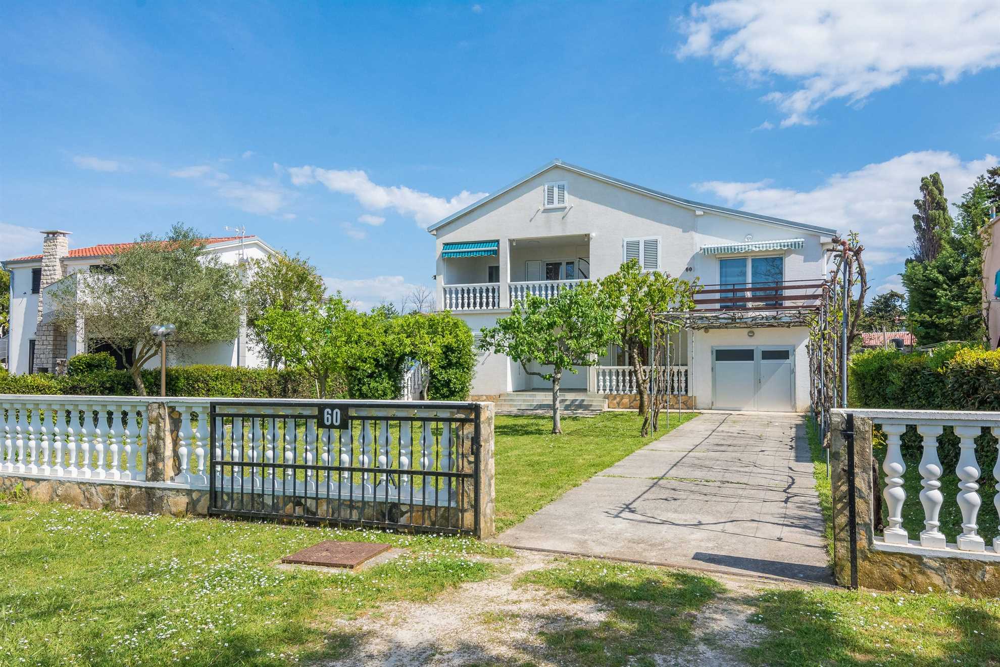 Ideal for 4 persons | Partial sea view