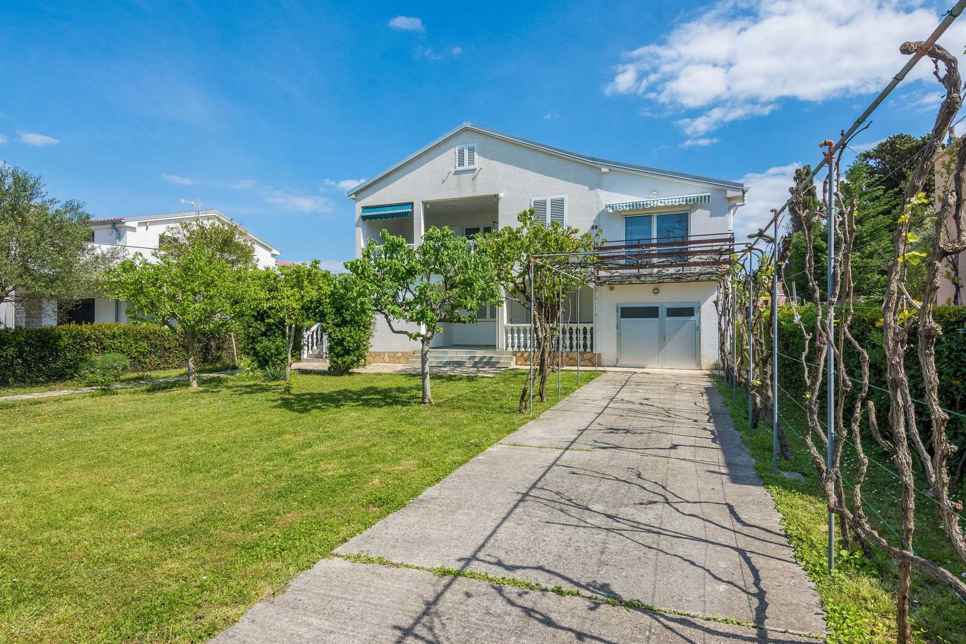 Ideal for 4 persons | Partial sea view