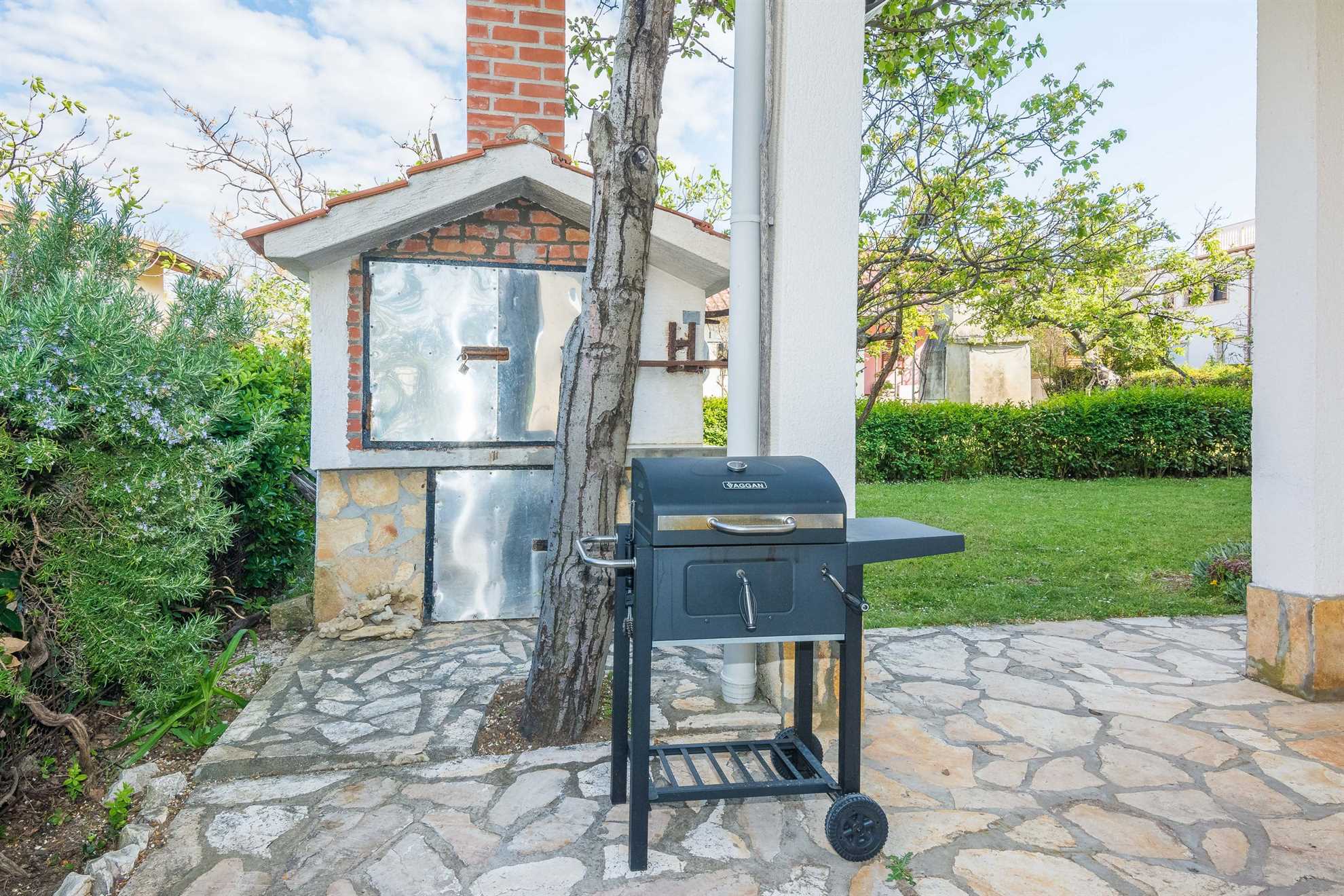 Ideal for 4 persons | Partial sea view