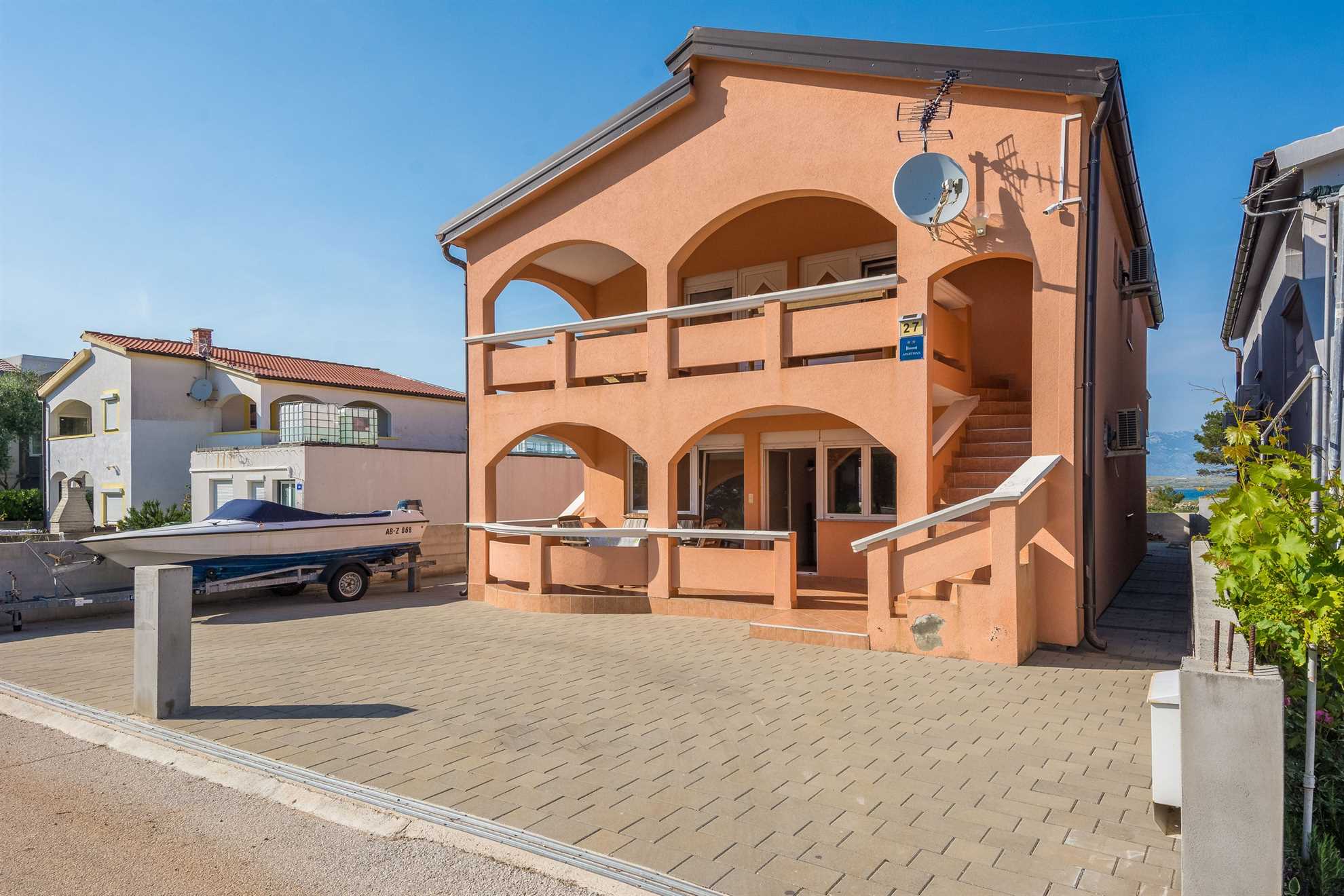 Just 300m from beach | apartment ideal for 2-4 persons