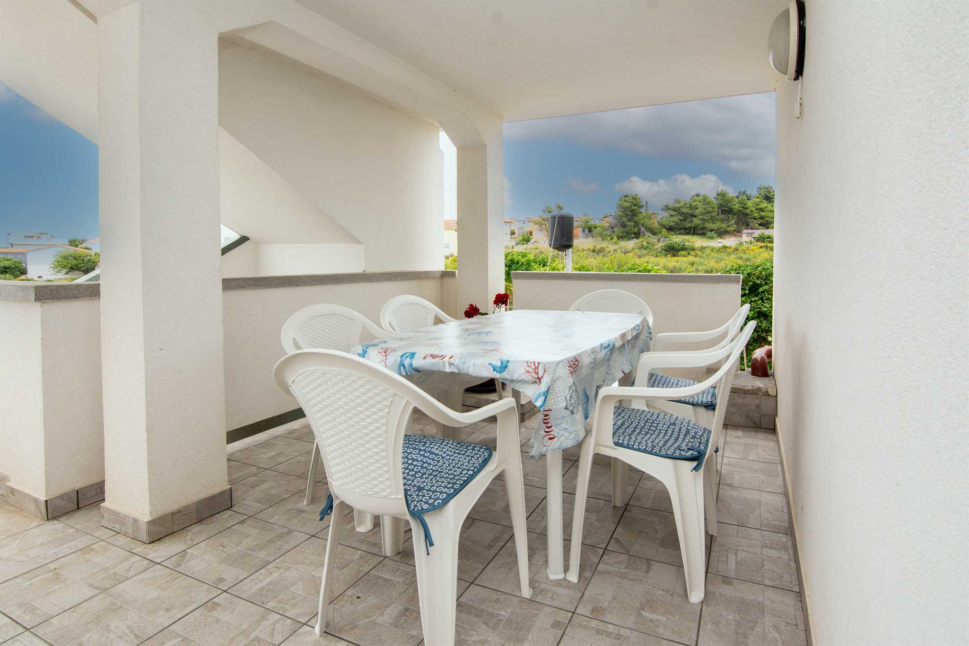 Apartment for 4-6 persons | partial sea view | 250 m from the sea