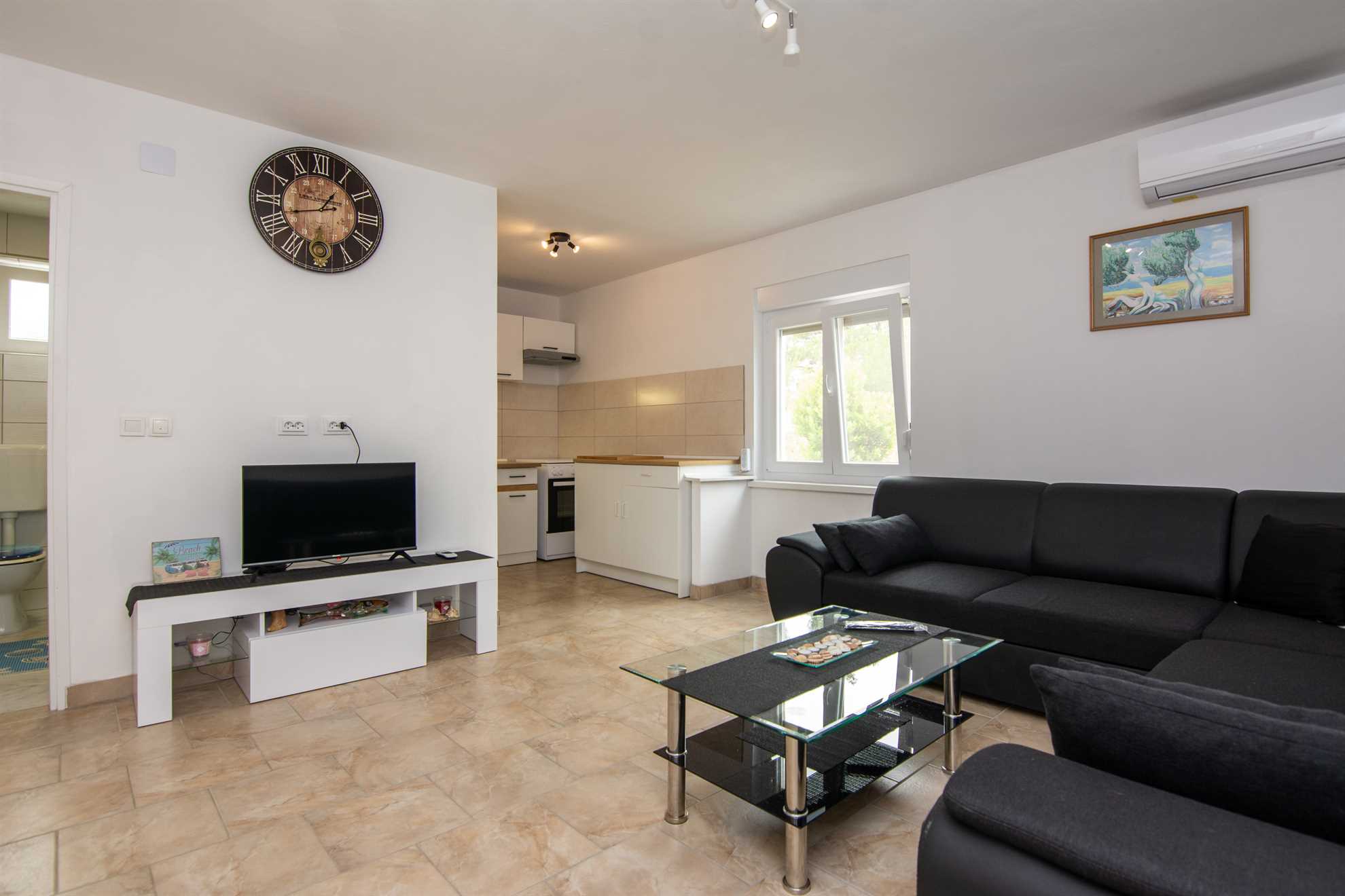 Apartment for 4-6 persons | partial sea view | 250 m from the sea