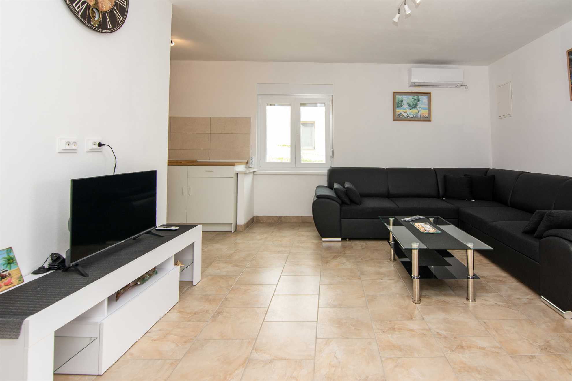 Apartment for 4-6 persons | partial sea view | 250 m from the sea