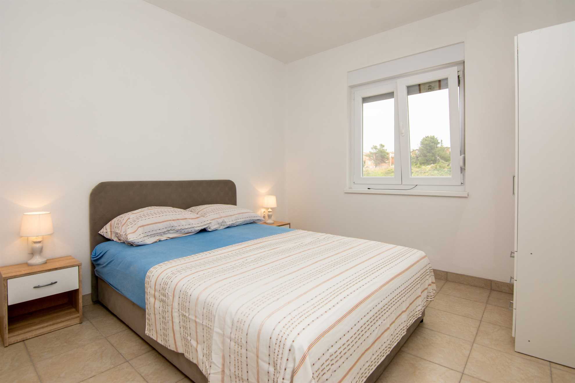 Apartment for 4-6 persons | partial sea view | 250 m from the sea