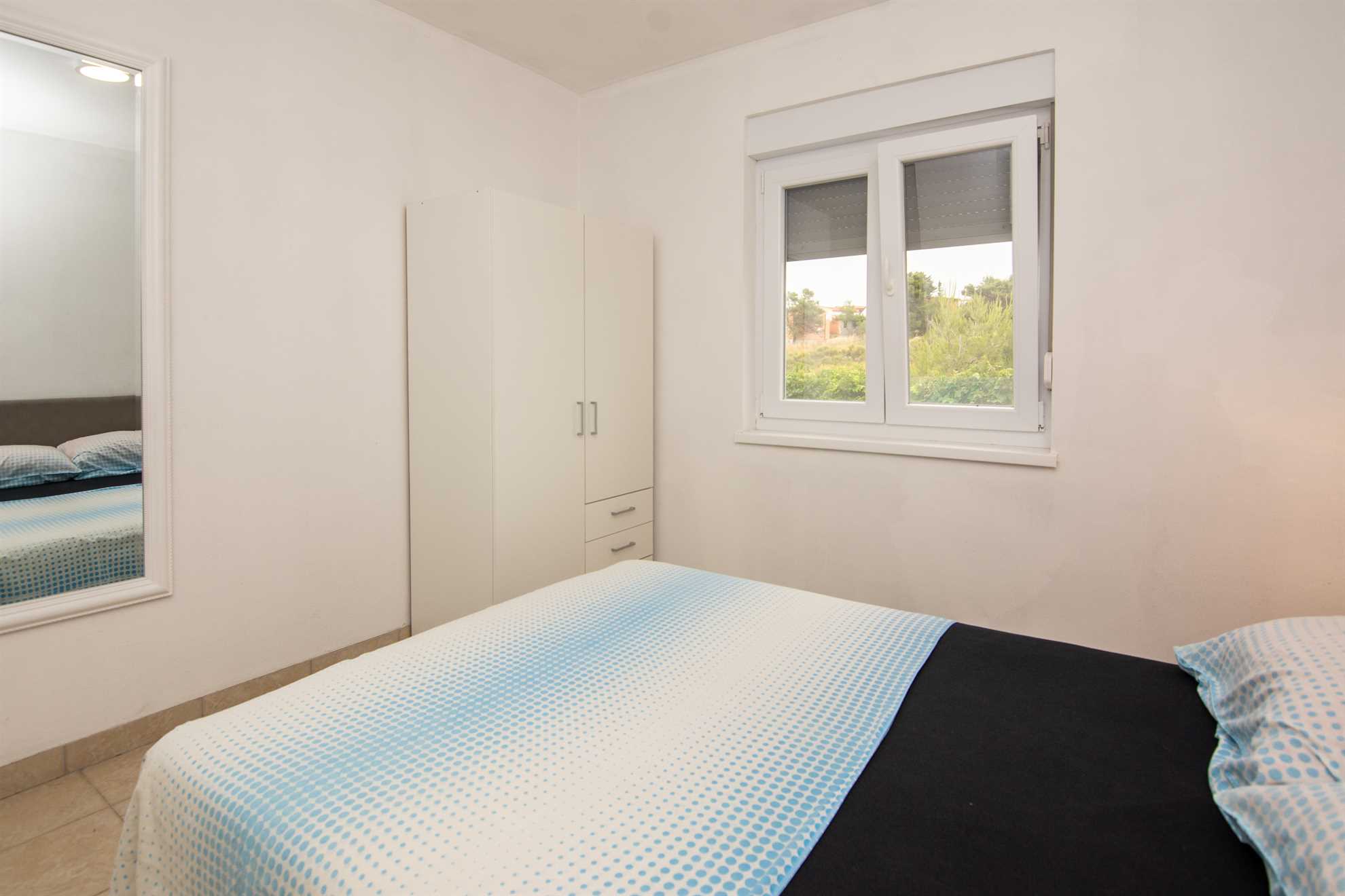 Apartment for 4-6 persons | partial sea view | 250 m from the sea