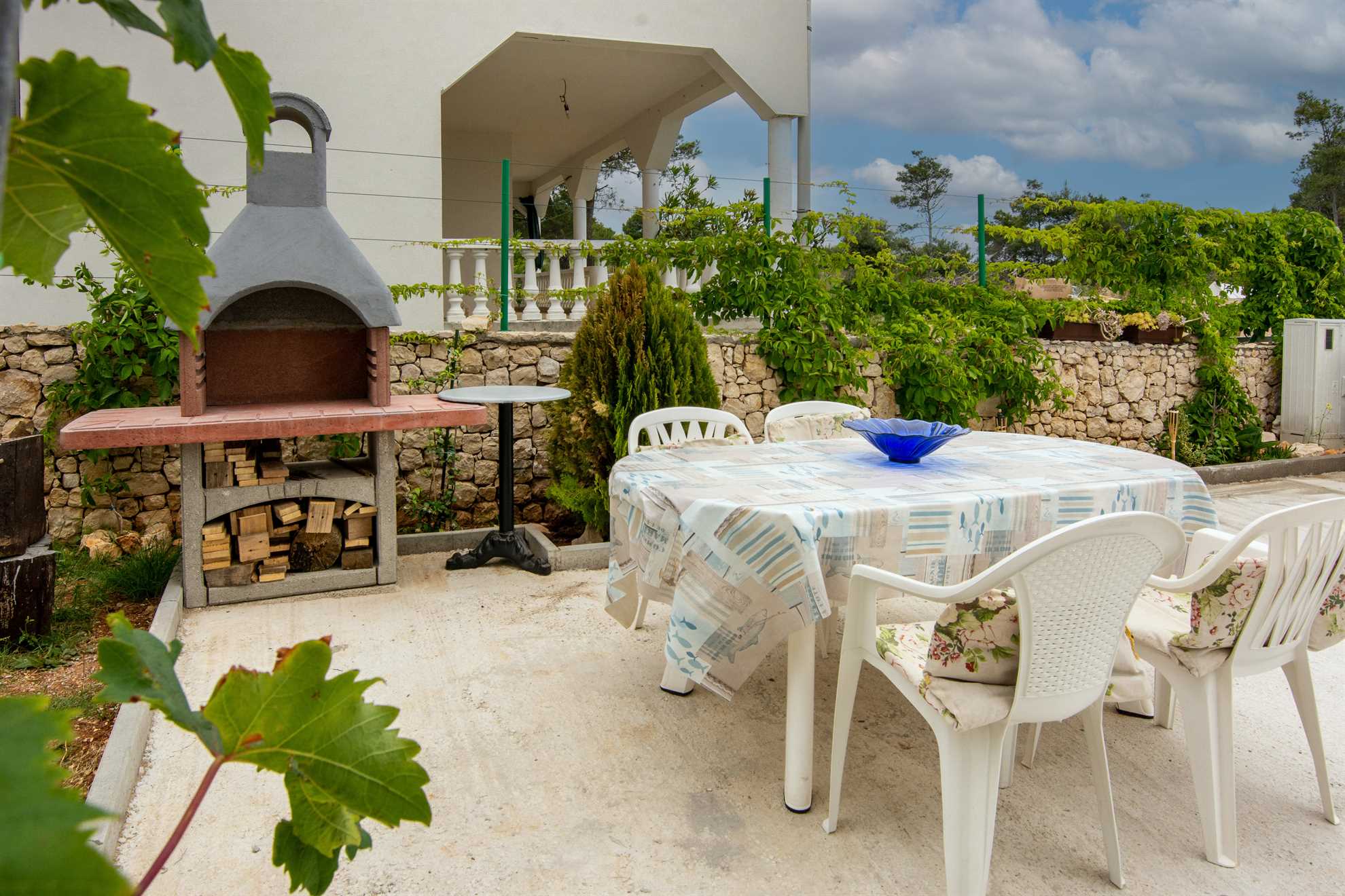 Apartment for 4-6 persons | partial sea view | 250 m from the sea
