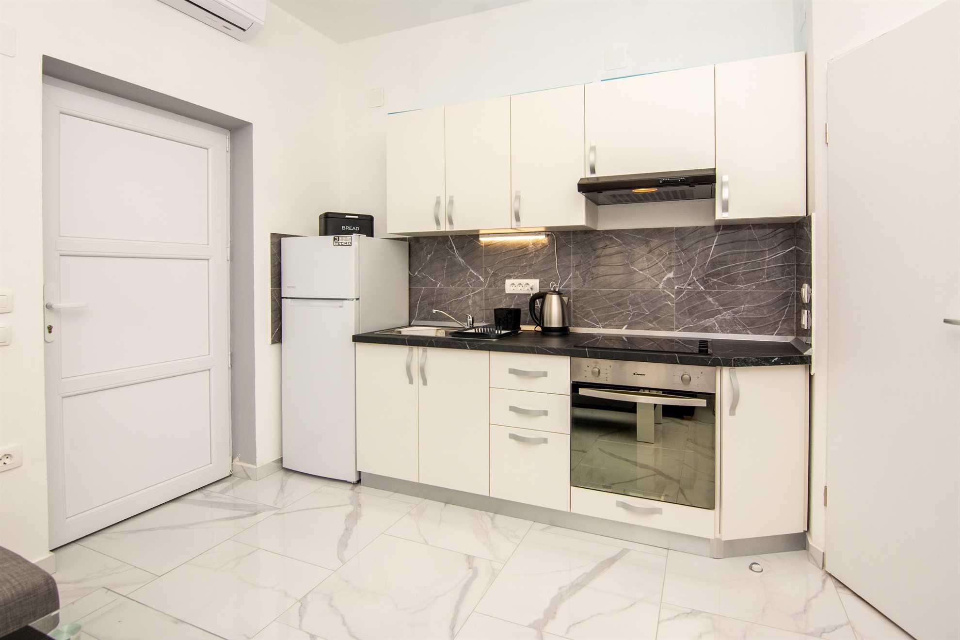 Apartment in a quiet area | for 2 persons | partial sea view