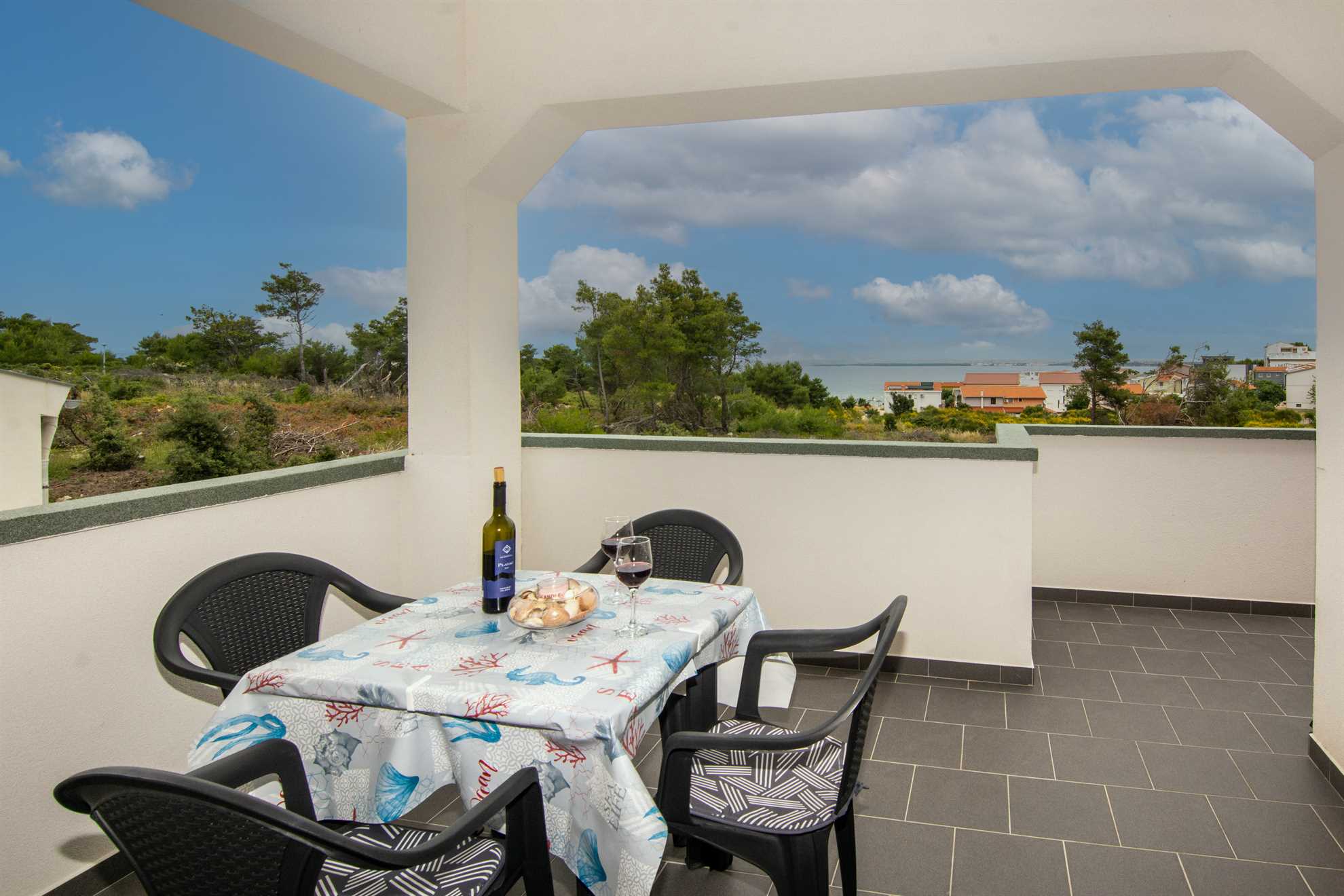 Apartment in a quiet area | for 2 persons | partial sea view