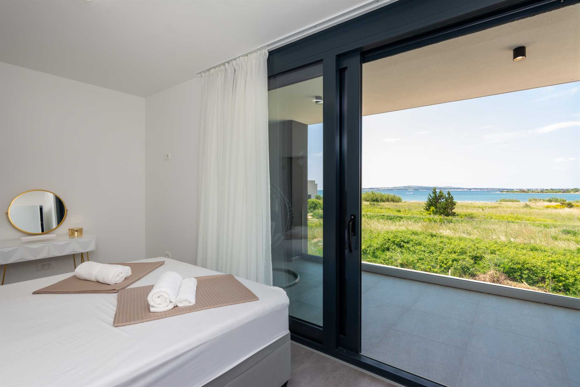 Luxorious villa with sea view | for 8 persons | 200 m from the sea