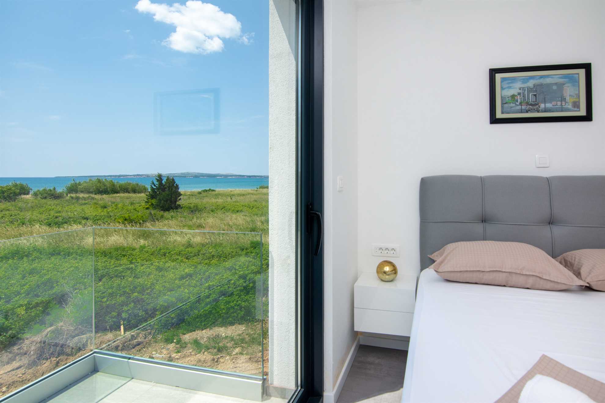 Luxorious villa with sea view | for 8 persons | 200 m from the sea