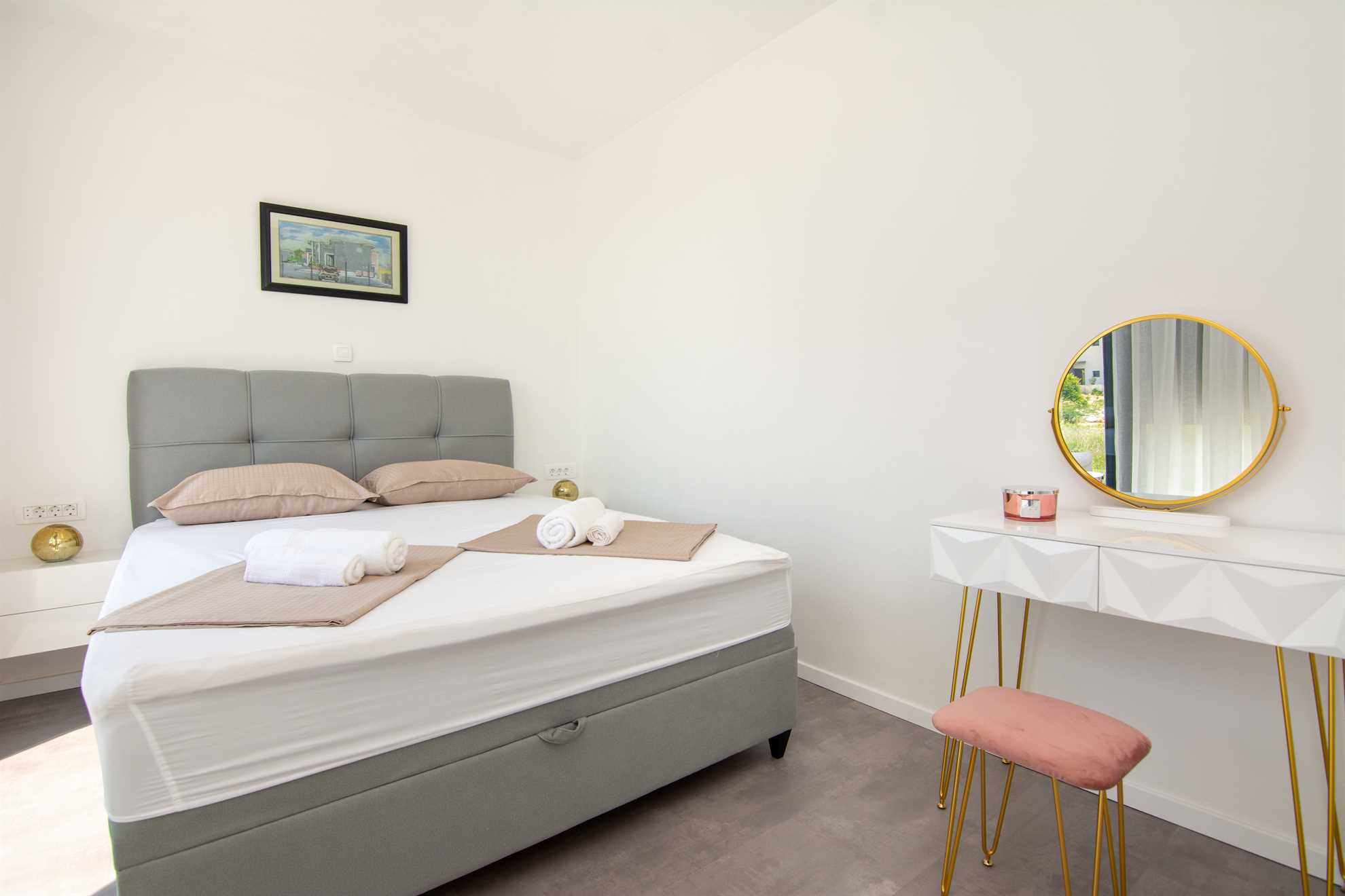 Luxorious villa with sea view | for 8 persons | 200 m from the sea