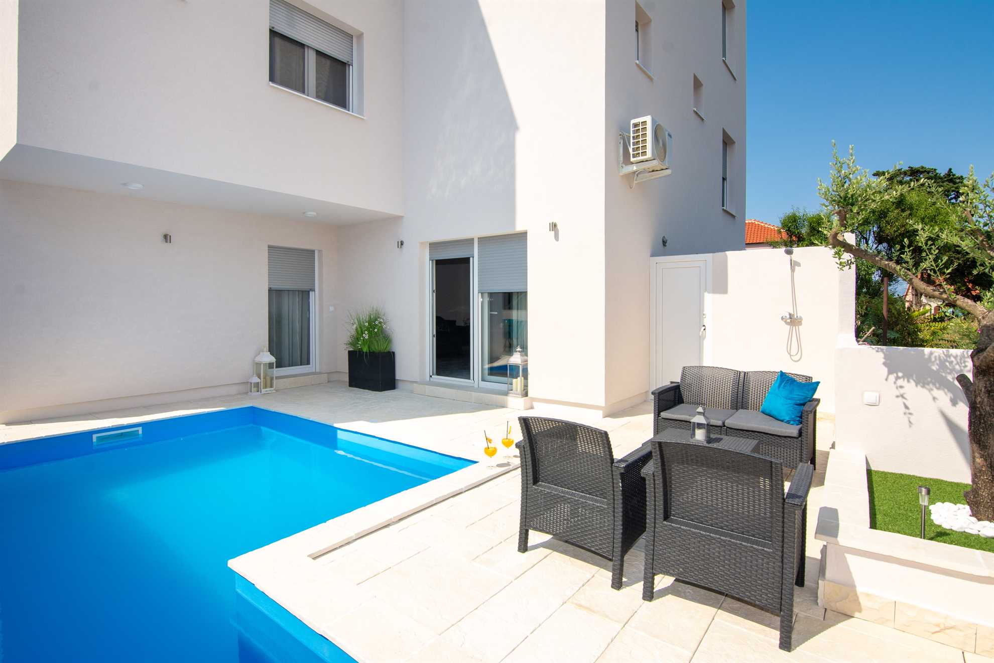 Deluxe apartment | for 4 persons | Private swimming pool