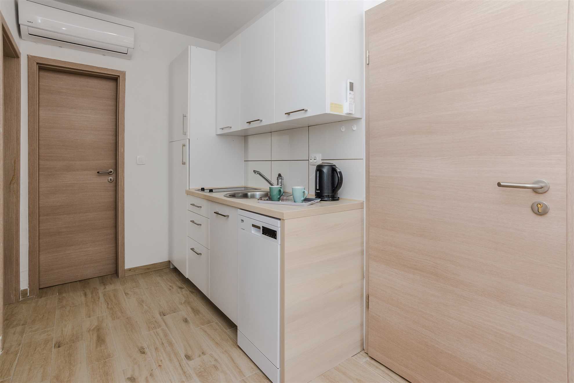 Comfortable apartment for 2-4 people | air conditioning, internet, grill |120 m from the sea