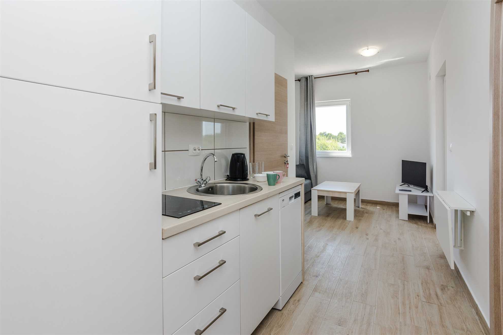 Partial sea view | WiFi, air conditioning, parking | for 4 persons