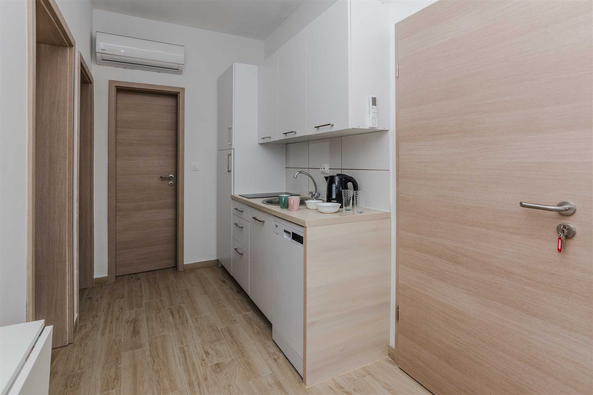 Partial sea view | WiFi, air conditioning, parking | for 4 persons
