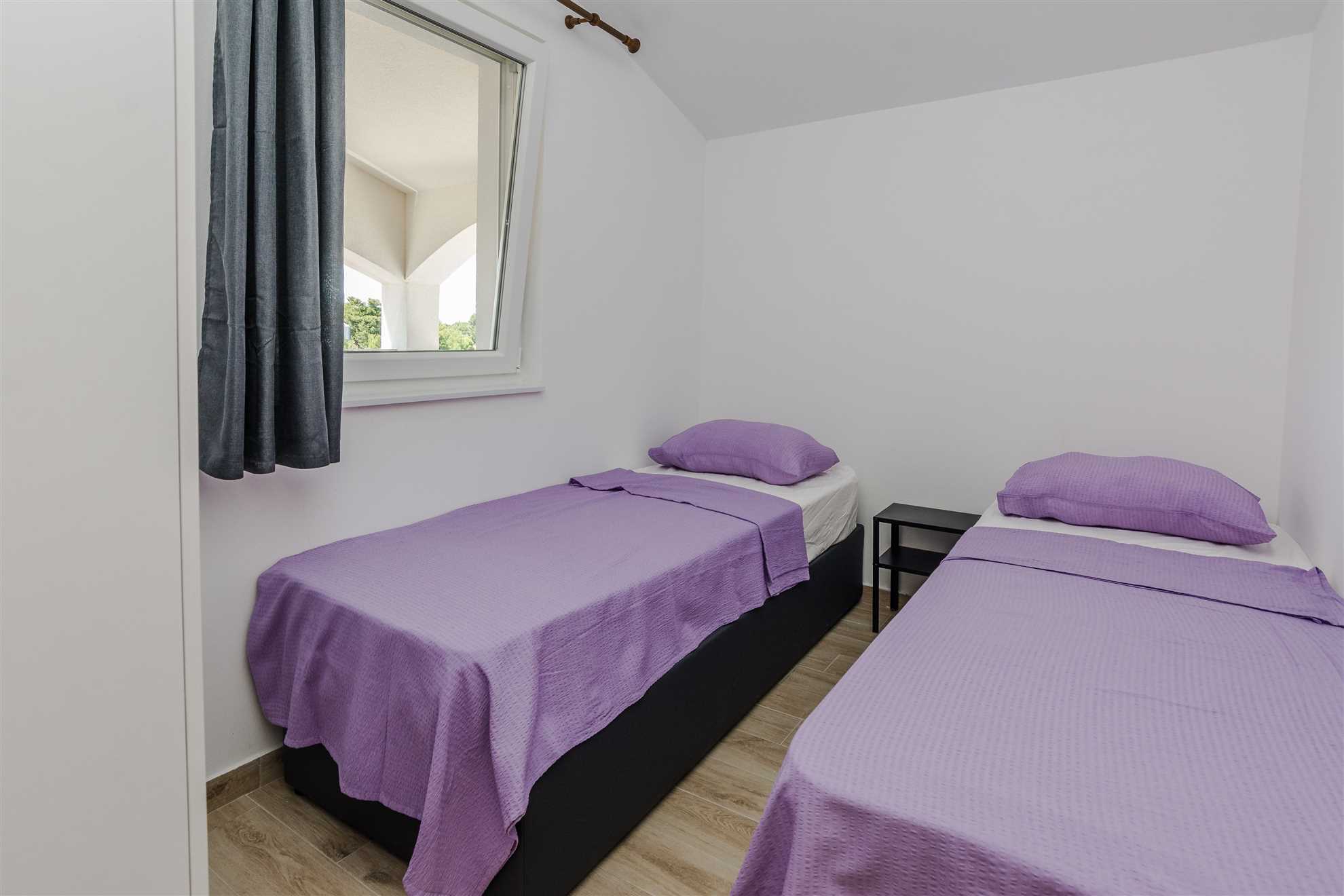 Partial sea view | WiFi, air conditioning, parking | for 4 persons