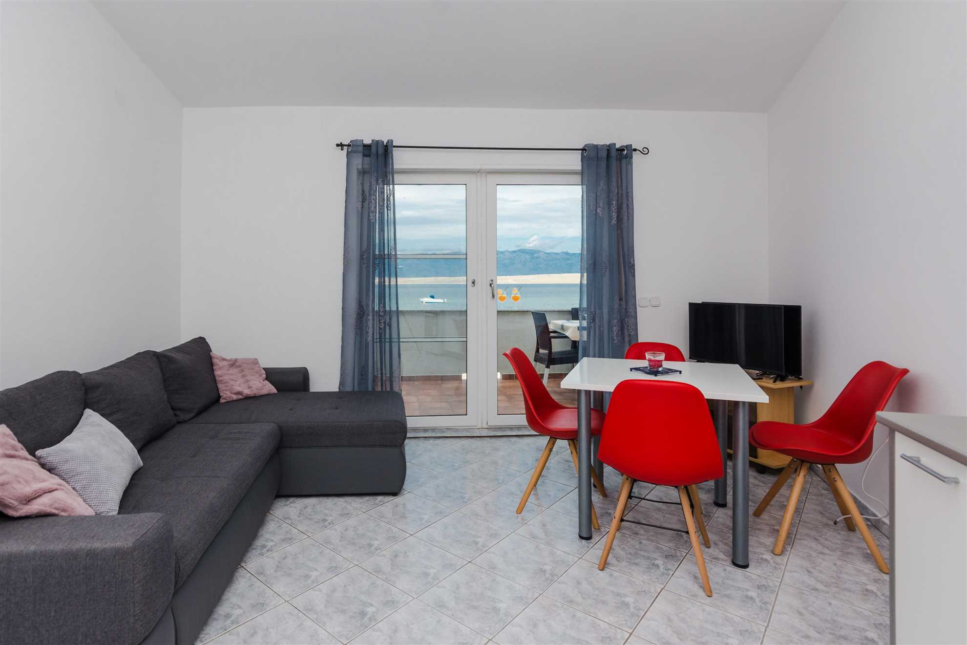 Beachfront | 20 m from the beach | 4-5 persons