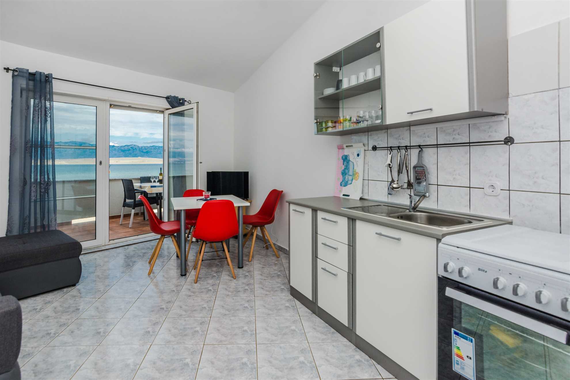 Beachfront | 20 m from the beach | 4-5 persons