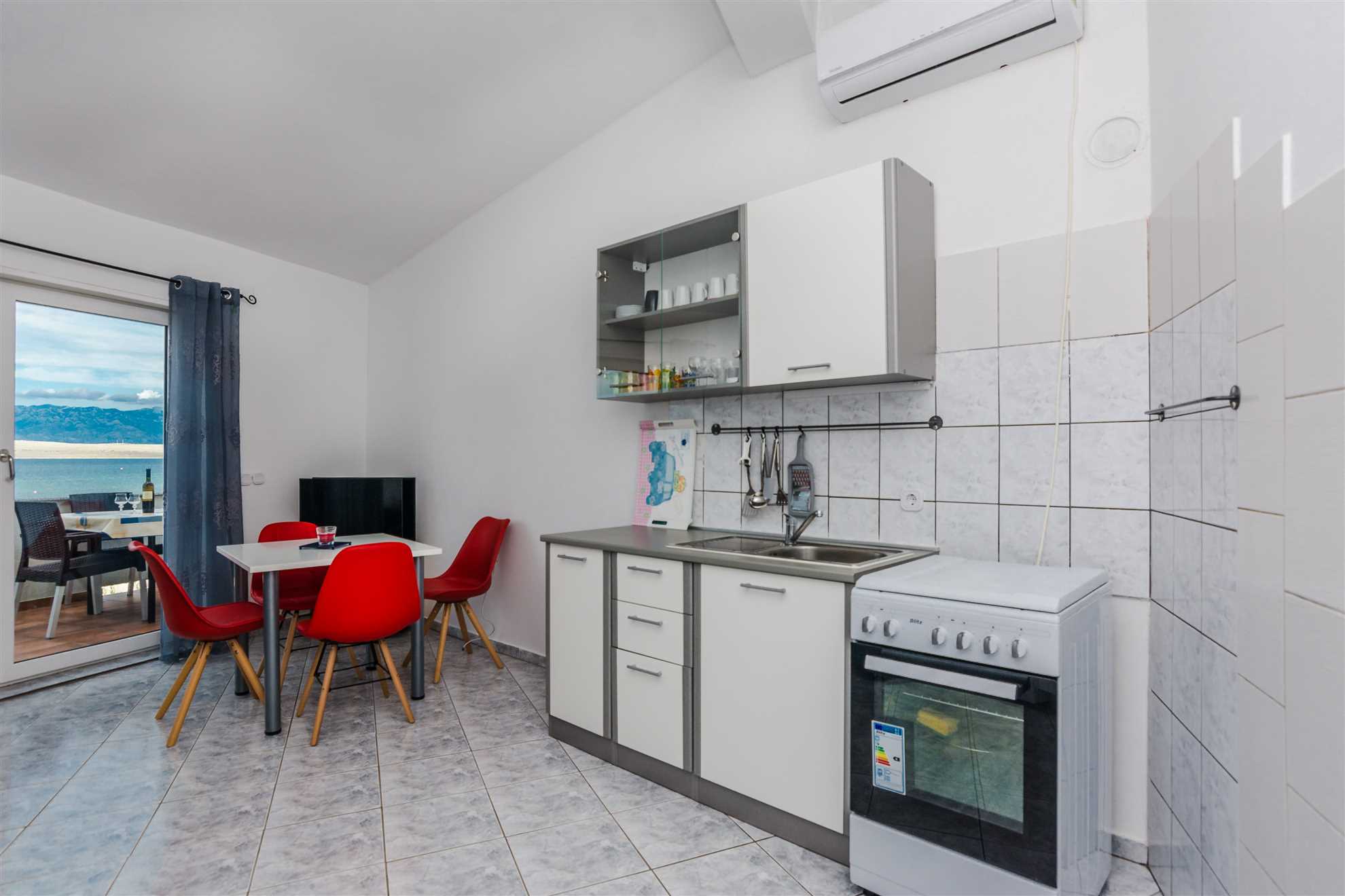 Beachfront | 20 m from the beach | 4-5 persons