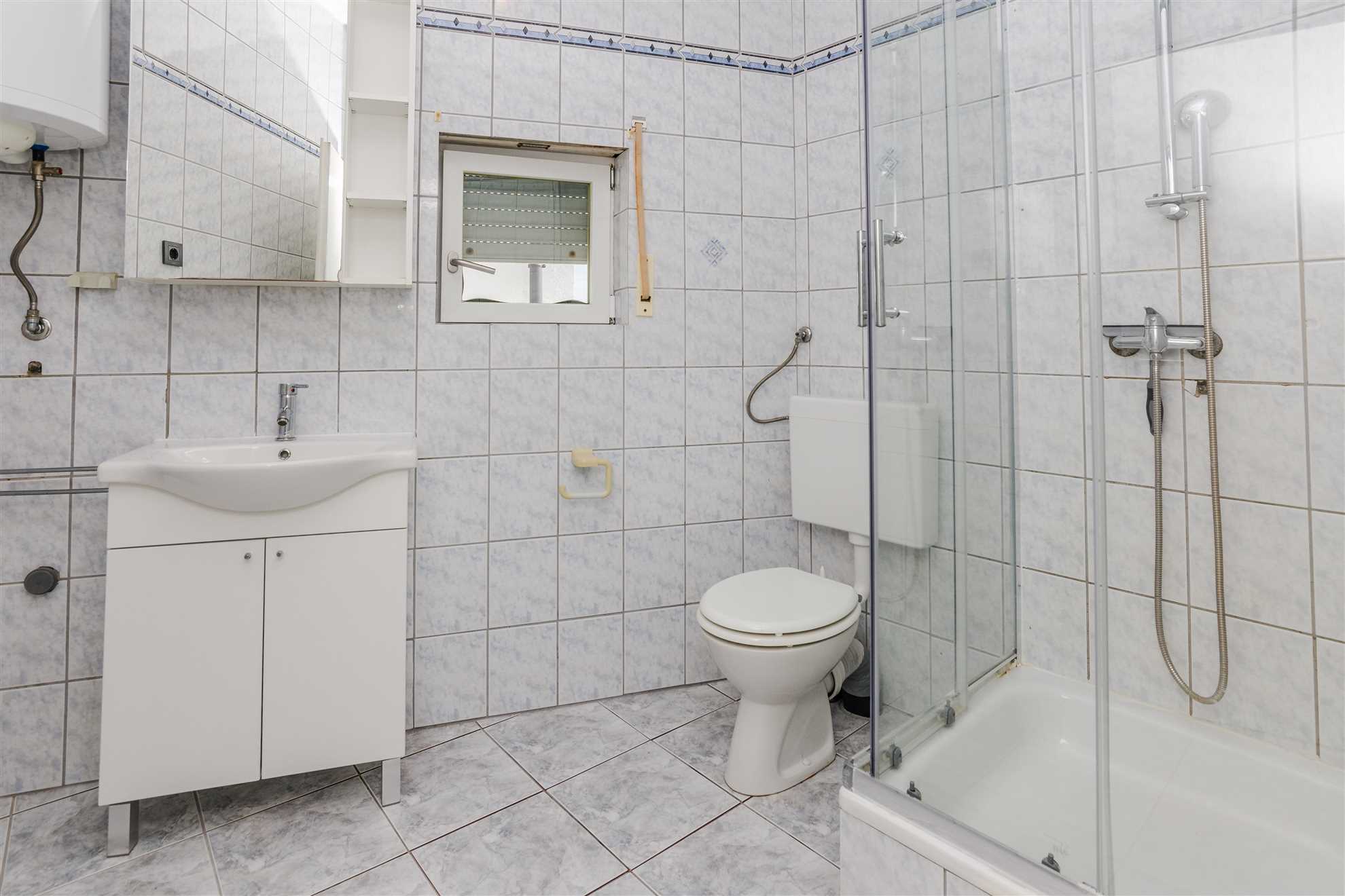 Beachfront | 20 m from the beach | 4-5 persons