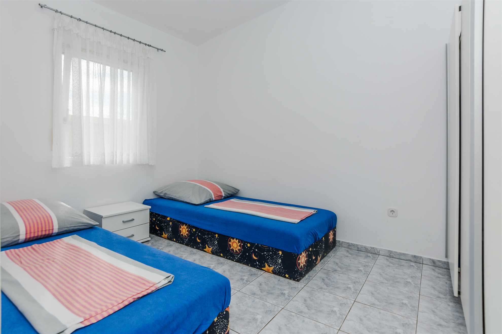 Beachfront | 20 m from the beach | 4-5 persons