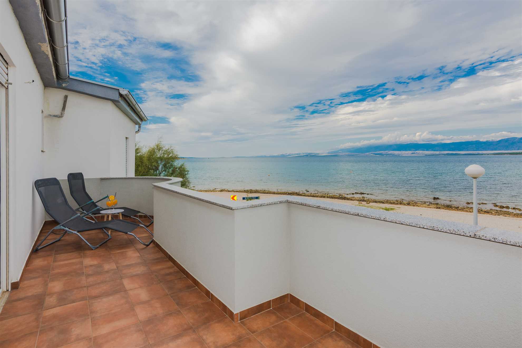 Beachfront | 20 m from the beach | 4-5 persons