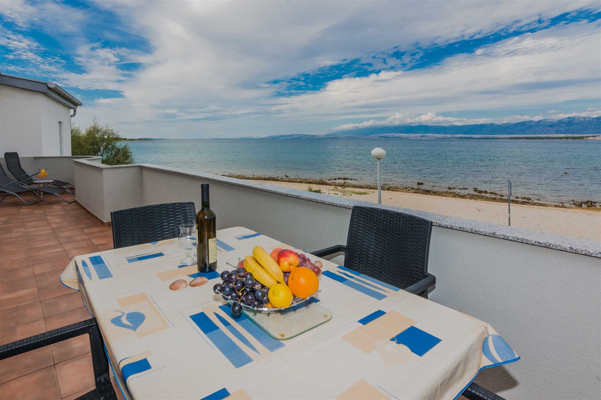 Beachfront | 20 m from the beach | 4-5 persons