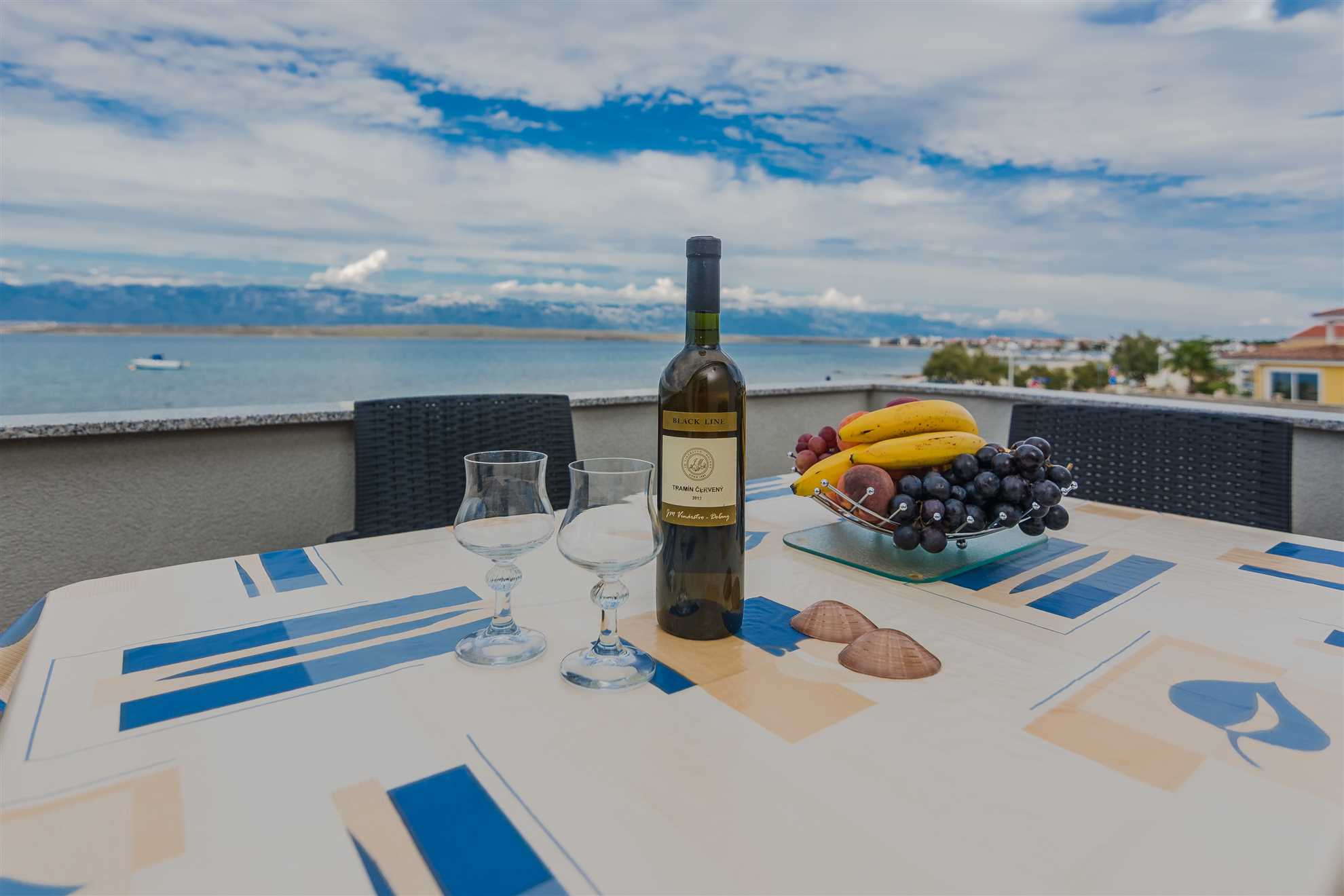 Beachfront | 20 m from the beach | 4-5 persons