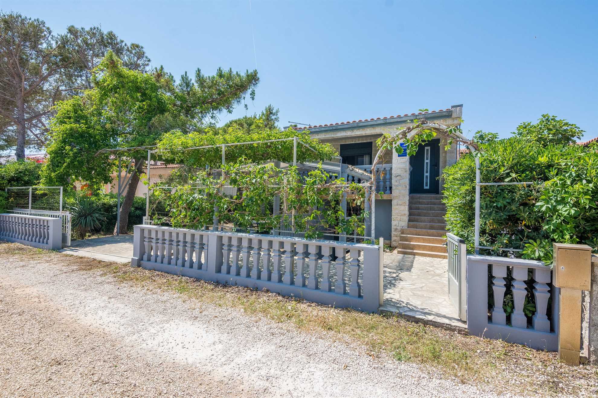 Apartma v pritličju za 3-5 oseb | Klima, SAT TV, Wi-Fi internet