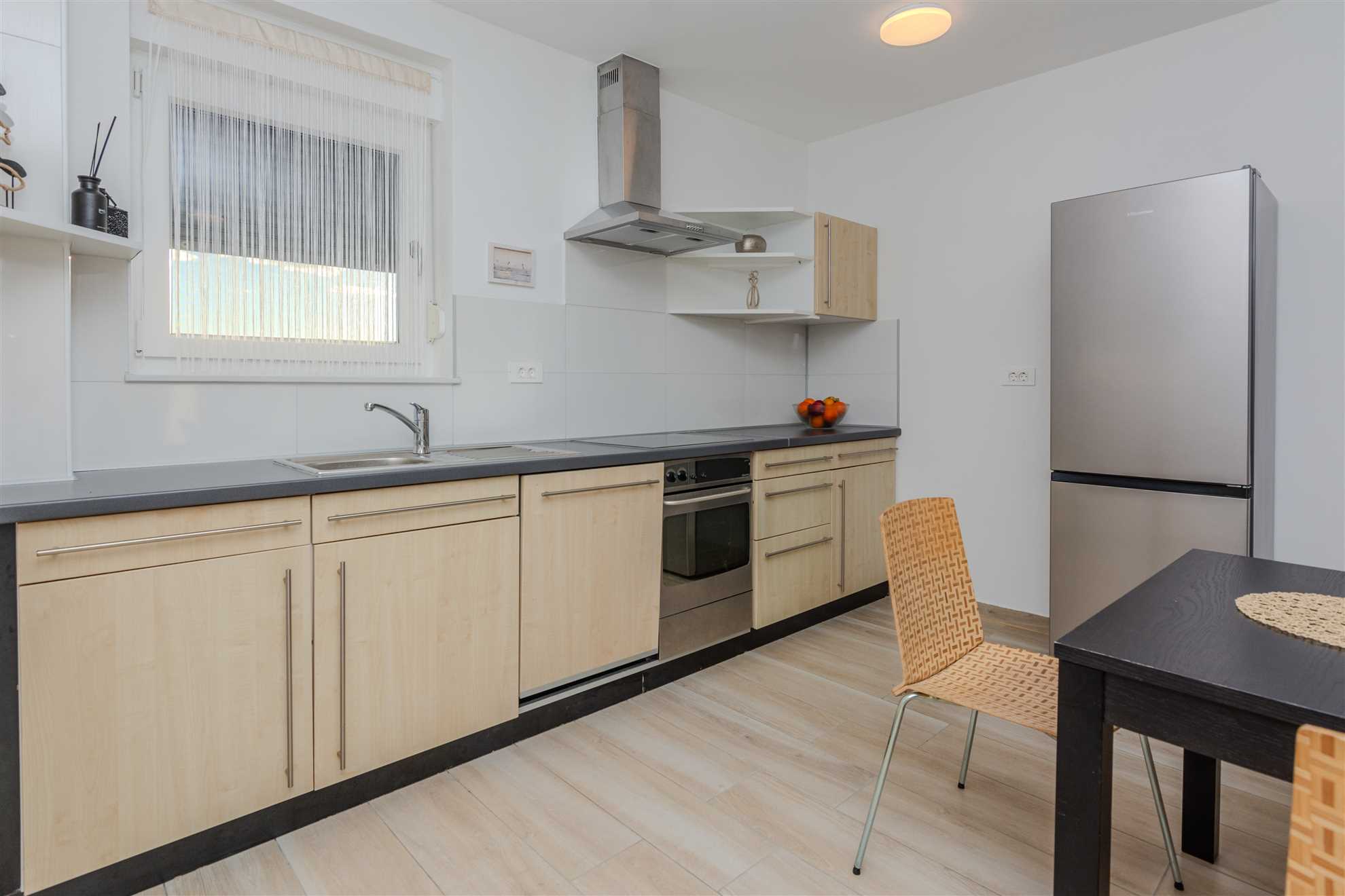 Apartman na mirnoj lokaciji | idealan za 6 osoba | potpuno opremljena