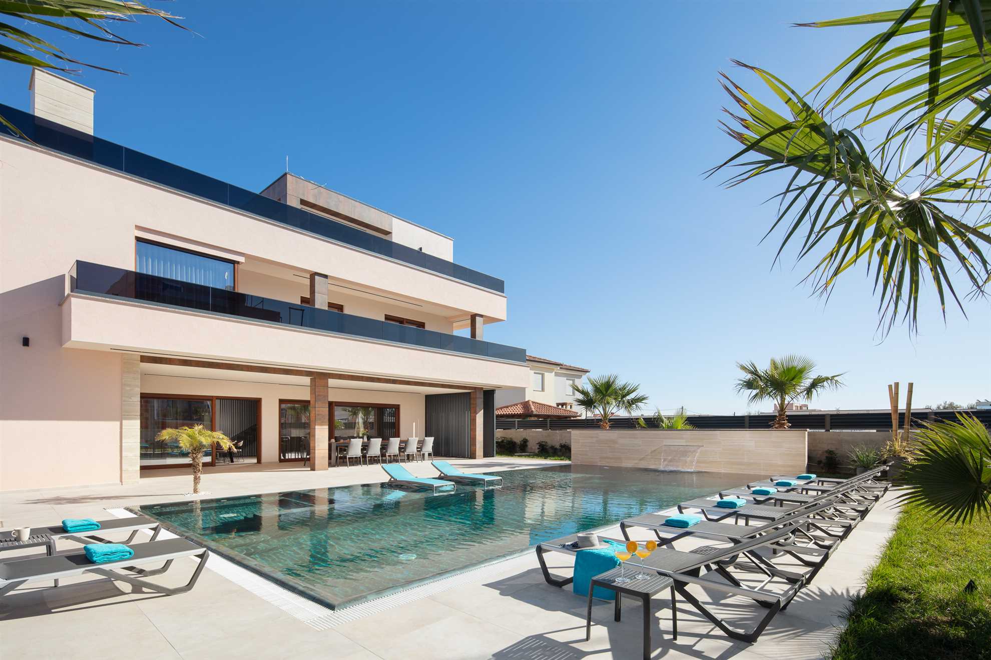 5 Sterne LUX Villa | für 12 Personen | Pool, Jacuzzi, Sauna, Fitnessstudio